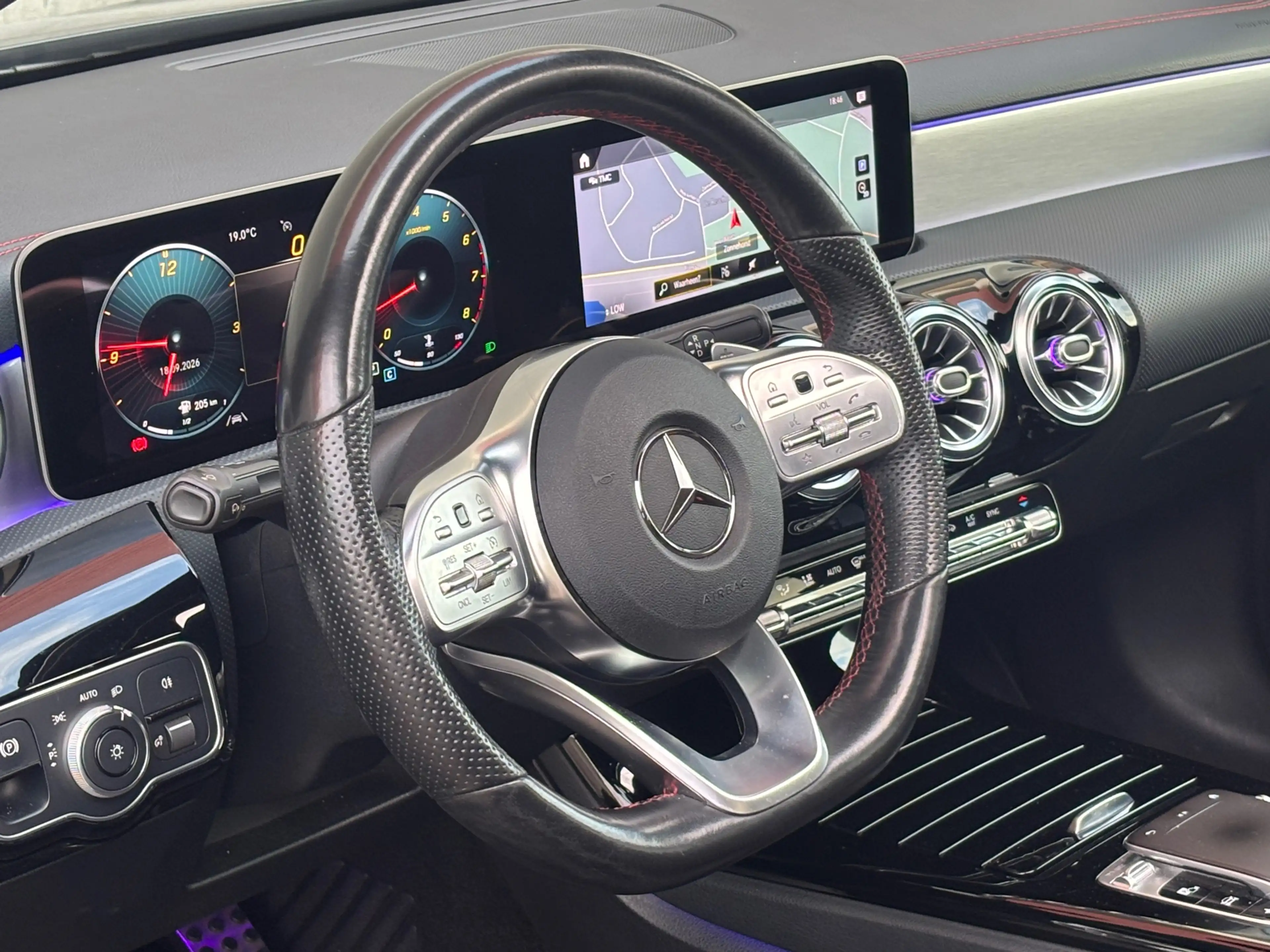 Mercedes-Benz CLA 180 AMG LINE PANO NAP KEYLESS CAMERA BTW NIGHTPACK — photo 9
