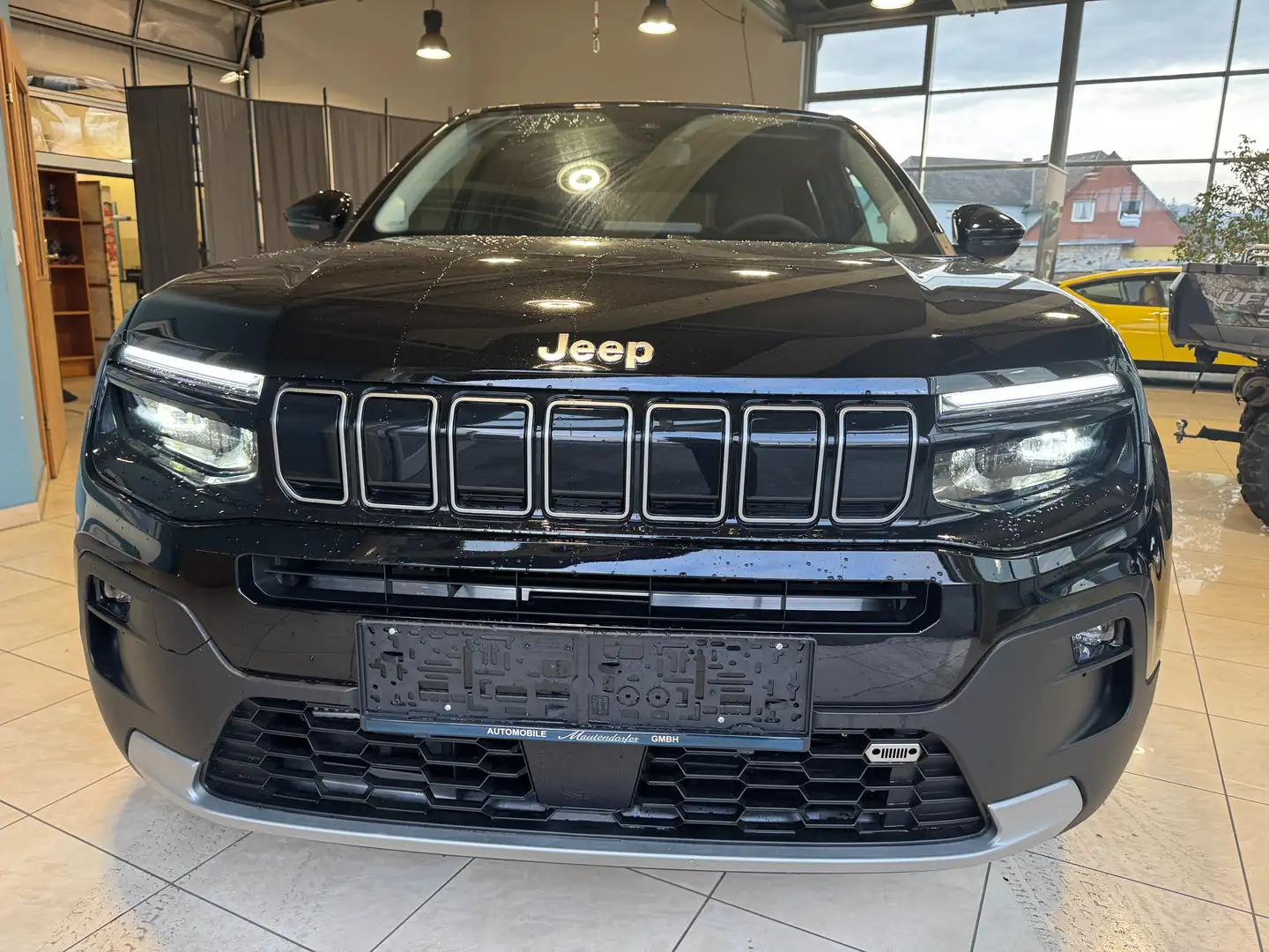 Jeep Avenger 1.2 e-Hybrid Altitude e-DCT6 Schwarz - 2