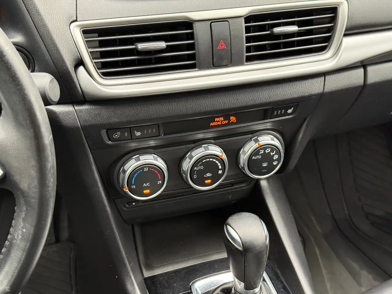 Mazda 3 photo Mazda 3
