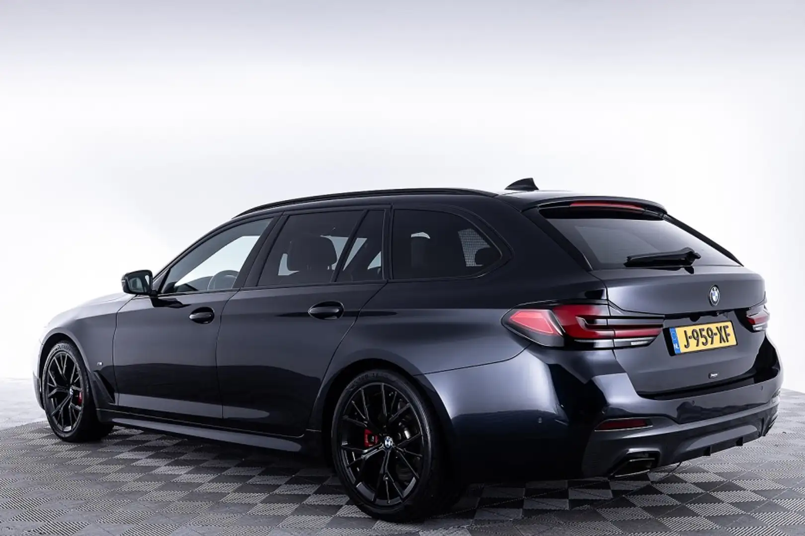 BMW 530 i Touring High Executive Edition | PANORAMA | CARB Zwart - 2