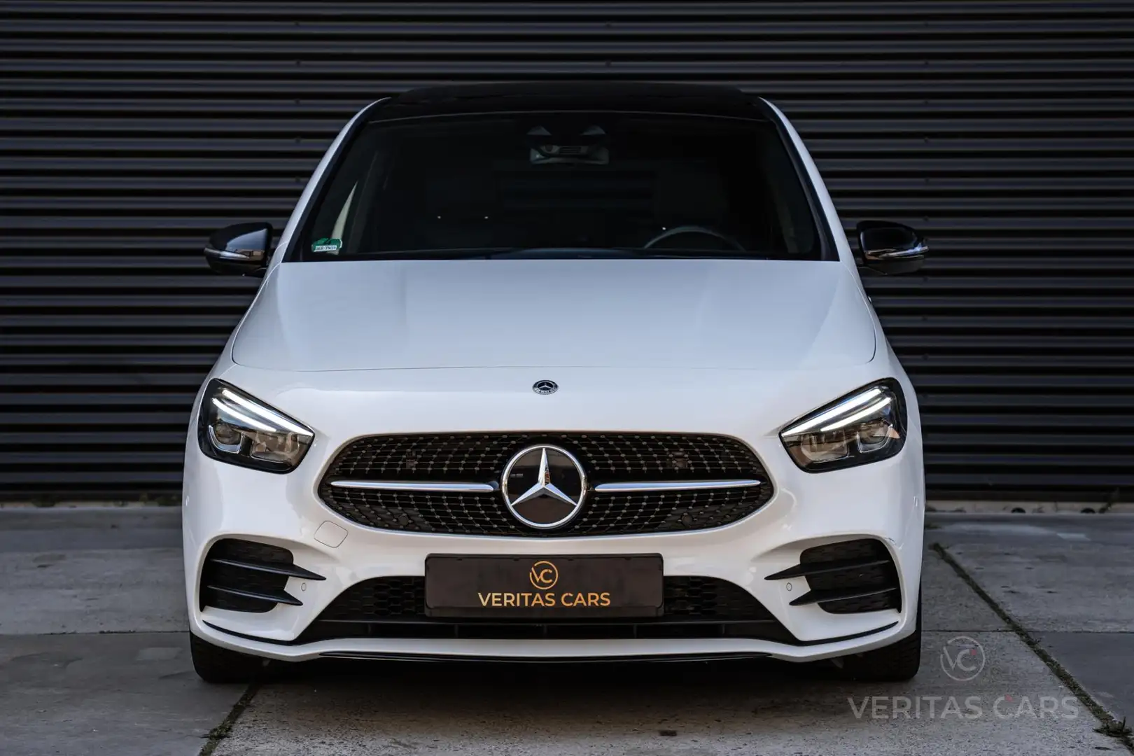 Mercedes-Benz B 200 AMG Line Edition 163PK Pano|Camera|Full Led|CarPla Wit - 2