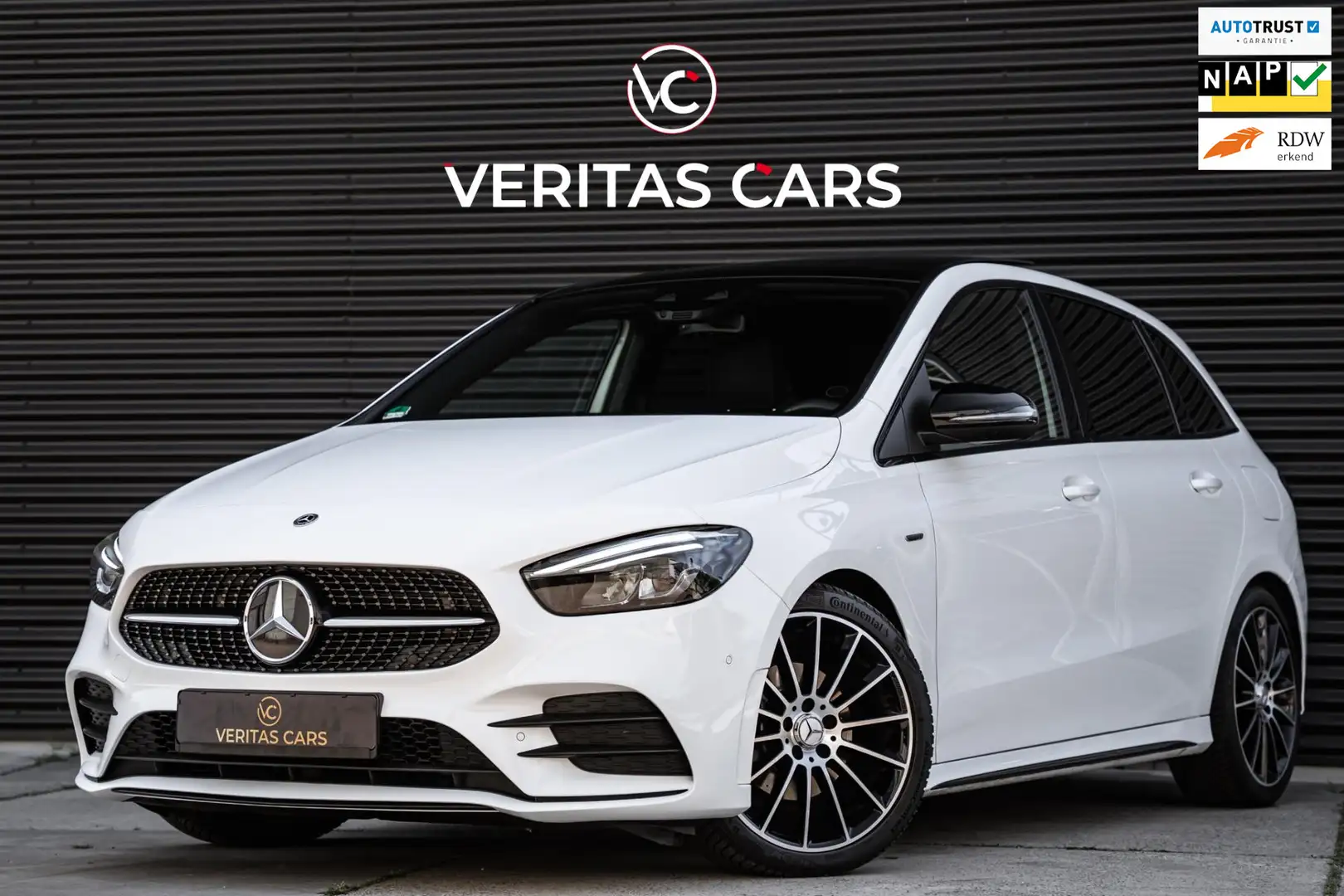 Mercedes-Benz B 200 AMG Line Edition 163PK Pano|Camera|Full Led|CarPla Weiß - 1