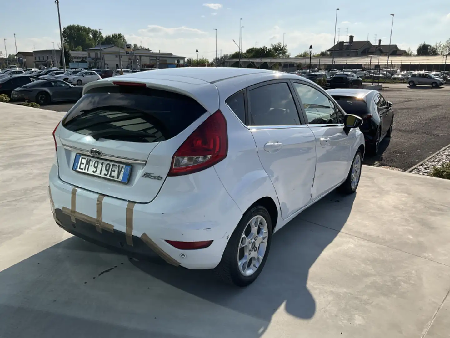 Ford Fiesta 1.6 TDCi 95CV 5p. Titanium Bs. Wit - 2