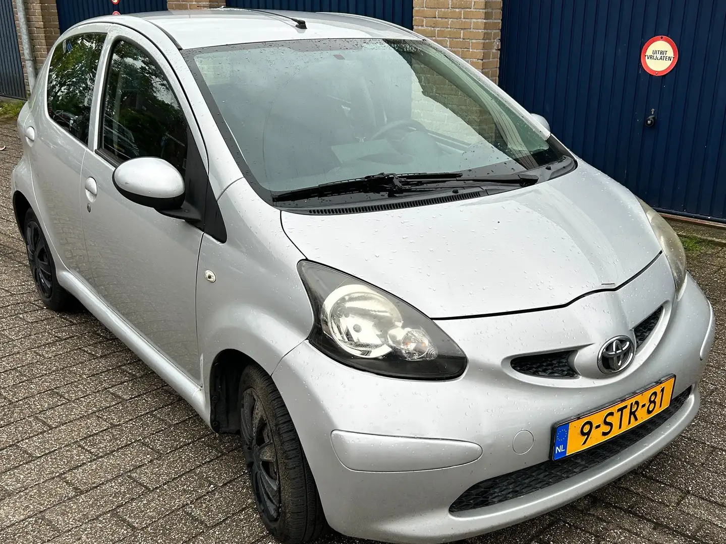 Toyota Aygo Aygo 1.0-12V Sport Plateado - 1