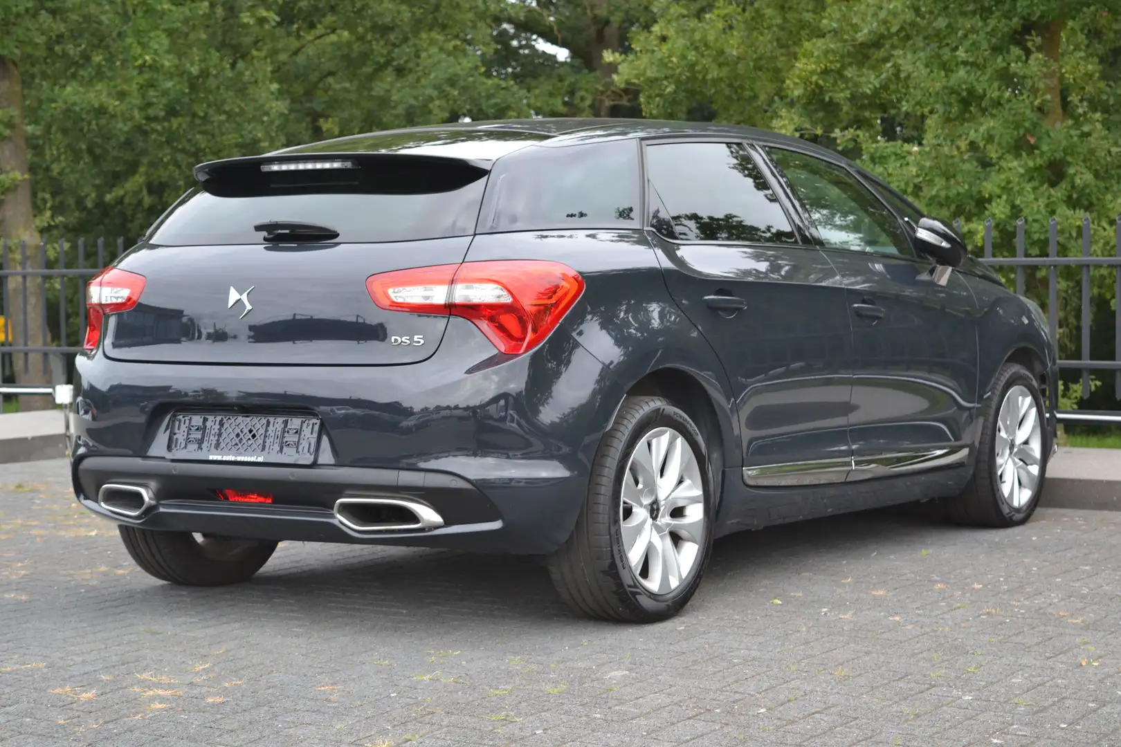 DS Automobiles DS 5 1.6 Business Executive | Navi | Climate | Stoelver Gris - 2