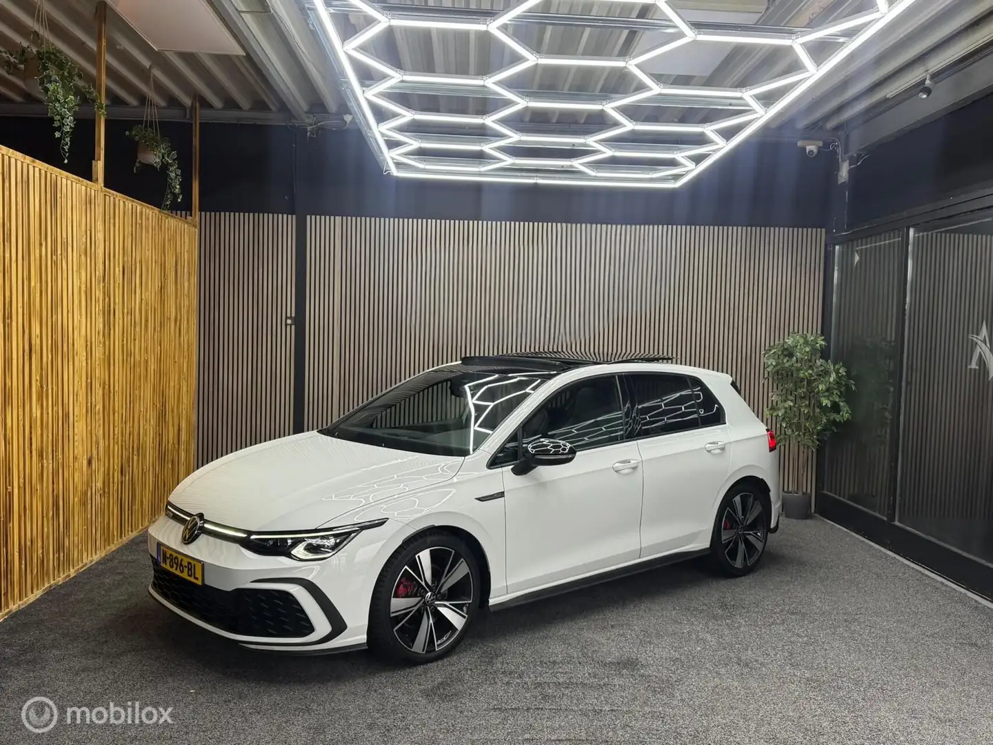 Volkswagen Golf GTD 2.0 TDI |Pano|PDC|ACC|Camera|Led|Carplay Wit - 2