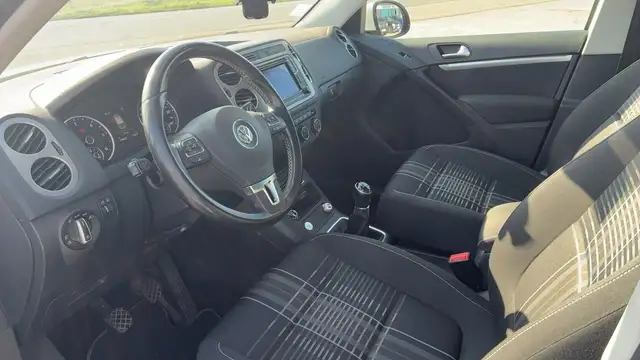 Volkswagen Tiguan view 8