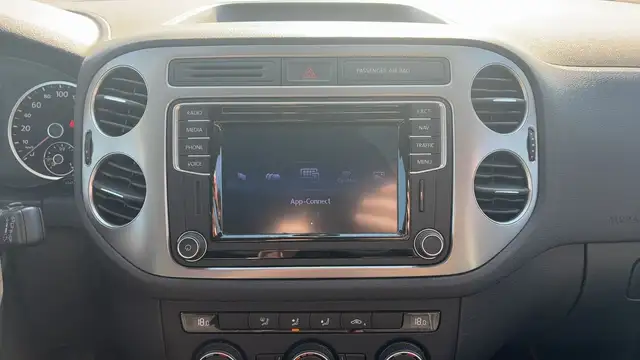 Volkswagen Tiguan view 13