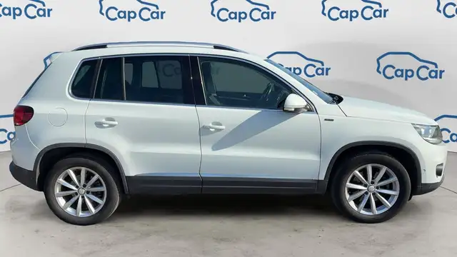 Volkswagen Tiguan view 4