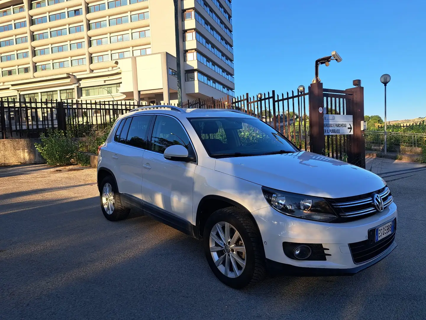 Volkswagen Tiguan 2.0 tdi bm Sport&Style 110cv - 2