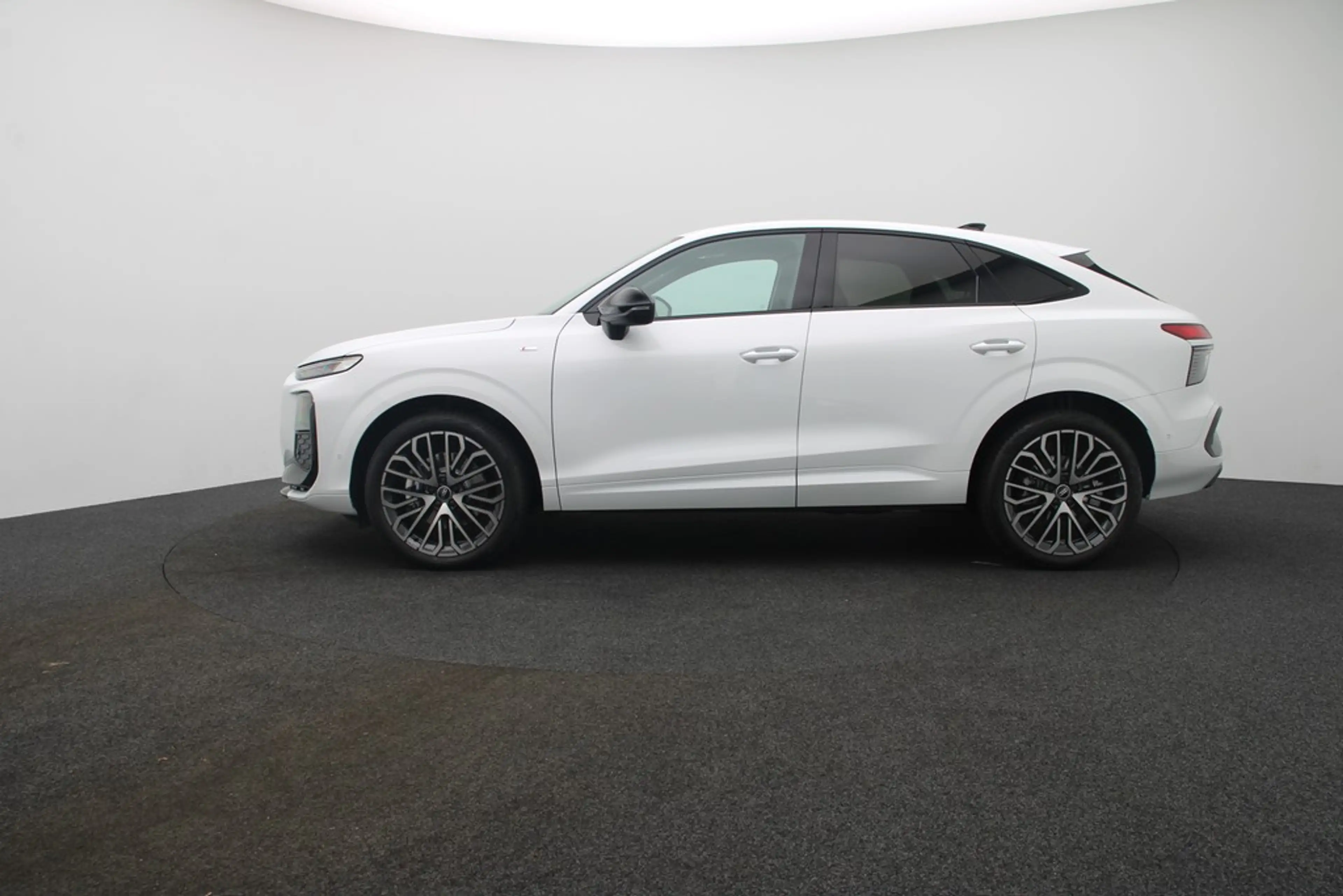 Audi Q3 Sportback TFSI quattro 195 kW S tronic Tech plu... — photo 2