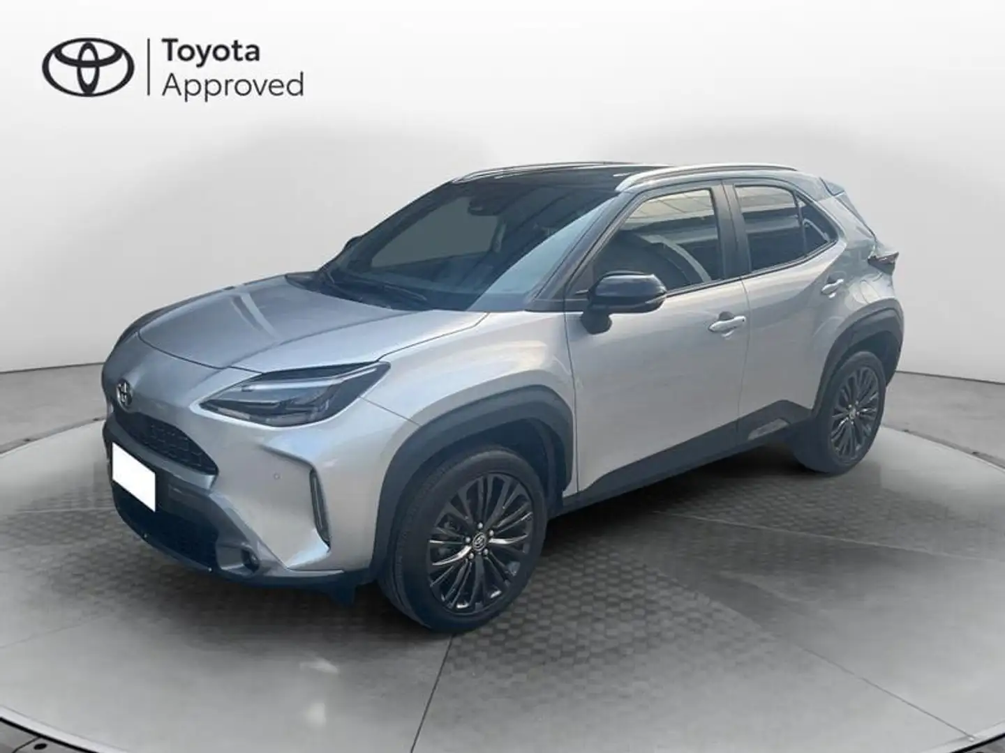 Toyota Yaris Cross 1.5 Hybrid 5p. E-CVT Adventure Argento - 1