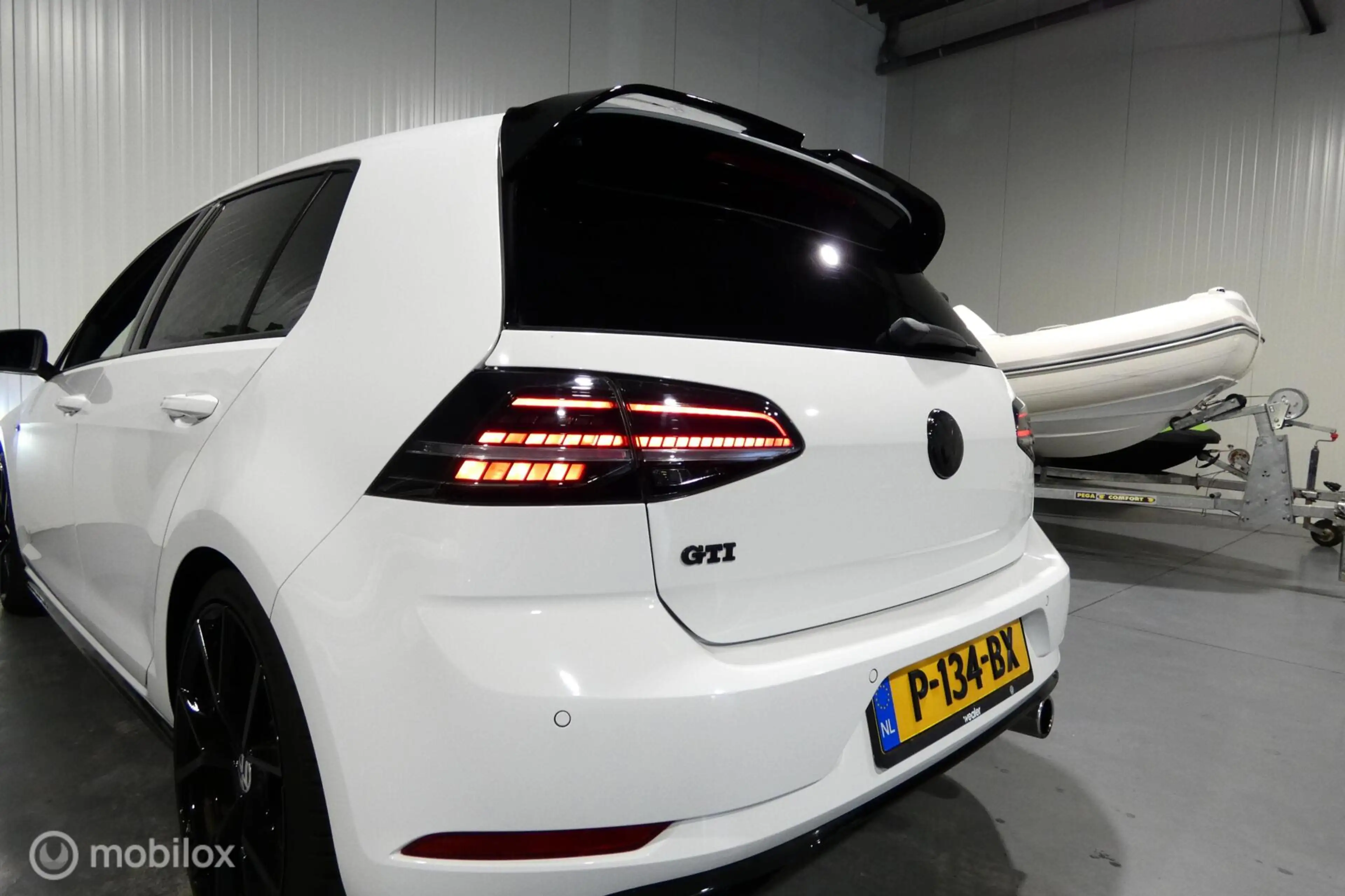 Volkswagen Golf GTI 2.0 TSI Performance — photo 8