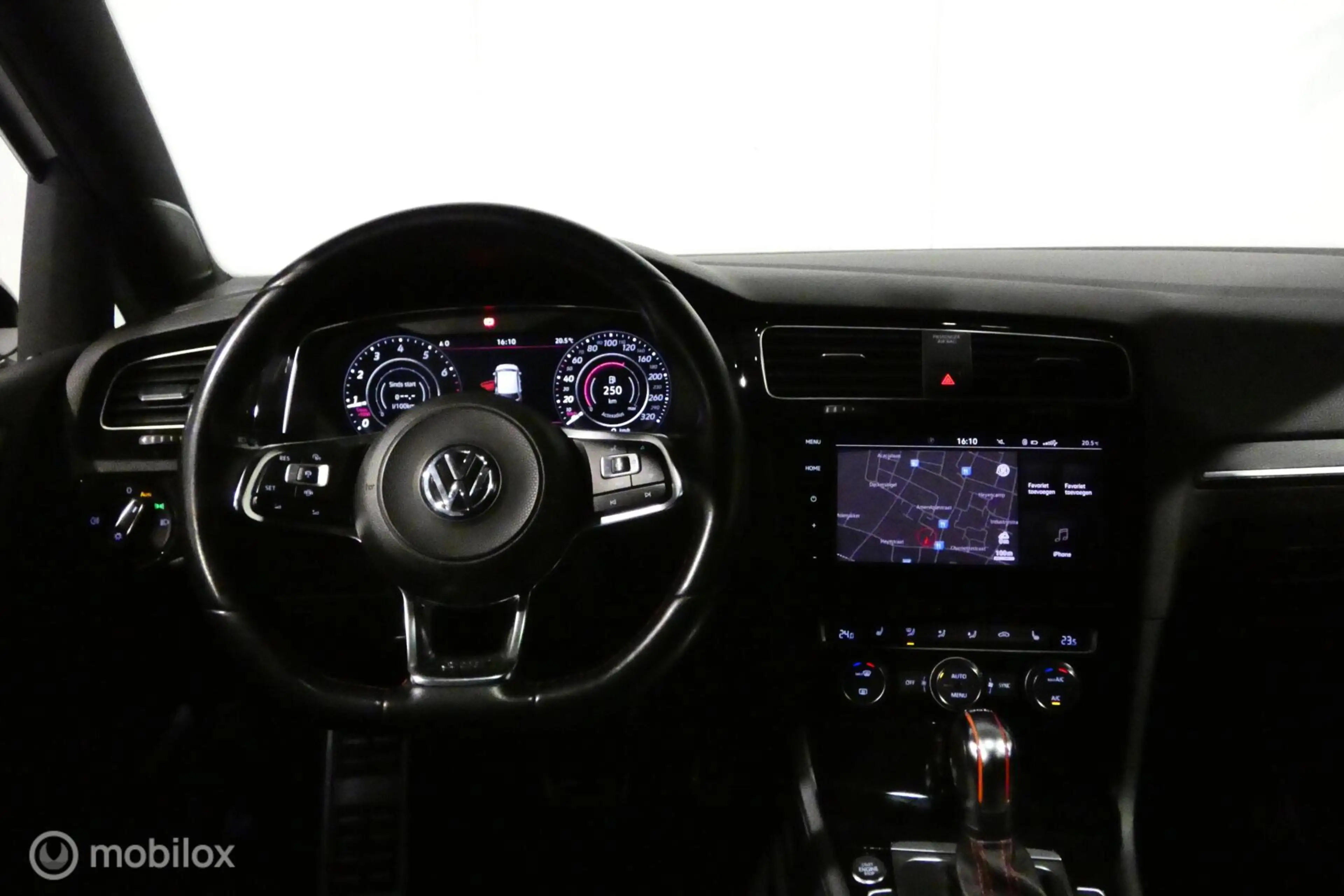 Volkswagen Golf GTI 2.0 TSI Performance — photo 10