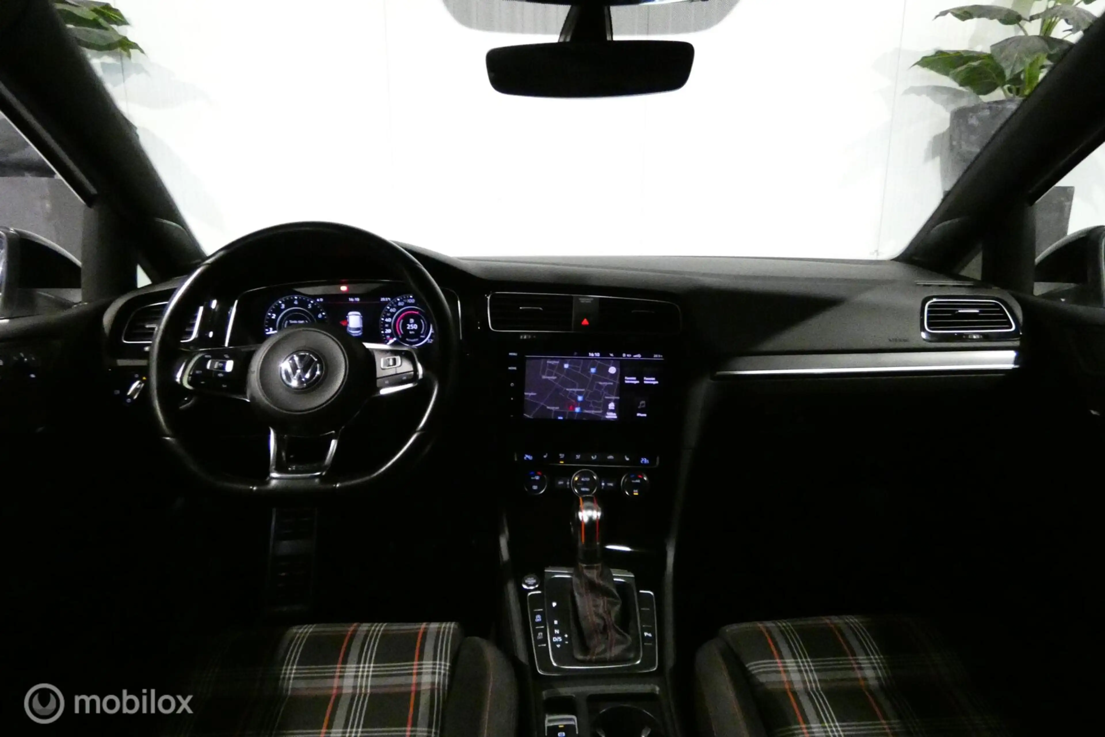 Volkswagen Golf GTI 2.0 TSI Performance — photo 9