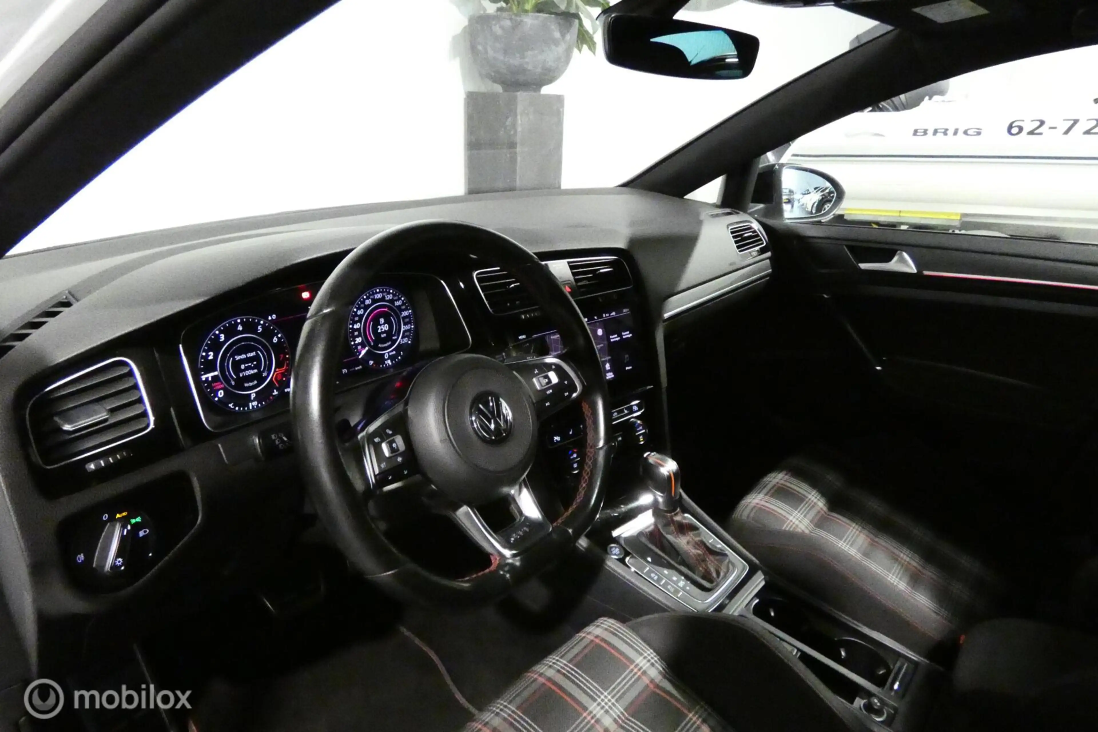 Volkswagen Golf GTI 2.0 TSI Performance — photo 11