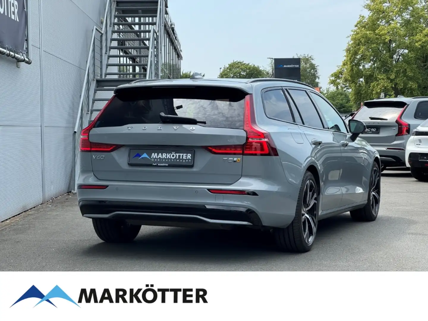 Volvo V60 T8 AWD Recharge Plus Dark EU6e AHK/360CAM/ACC Grau - 2