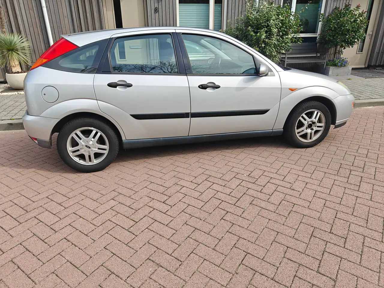Ford Focus 1.6-16V Collection, foto 2