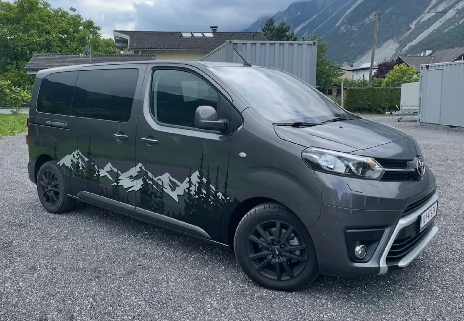 Toyota Proace Pro Ace 2,0 D-4D 145 L1 Medium Family Grau - 2