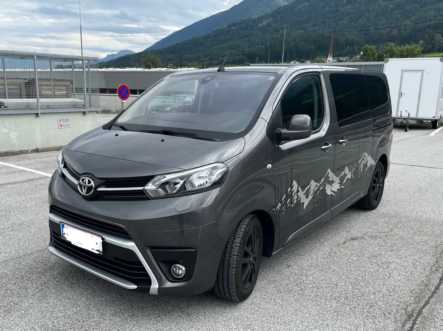 Toyota Proace Verso 2,0 D-4D 145 L1 Medium Family Grau - 1