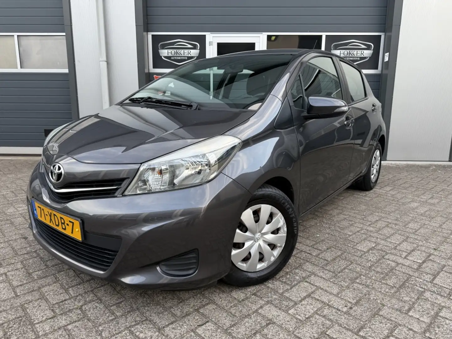 Toyota Yaris 1.0 VVT-i Aspiration 1e eigenaar NAP Airco Achteru Gris - 1