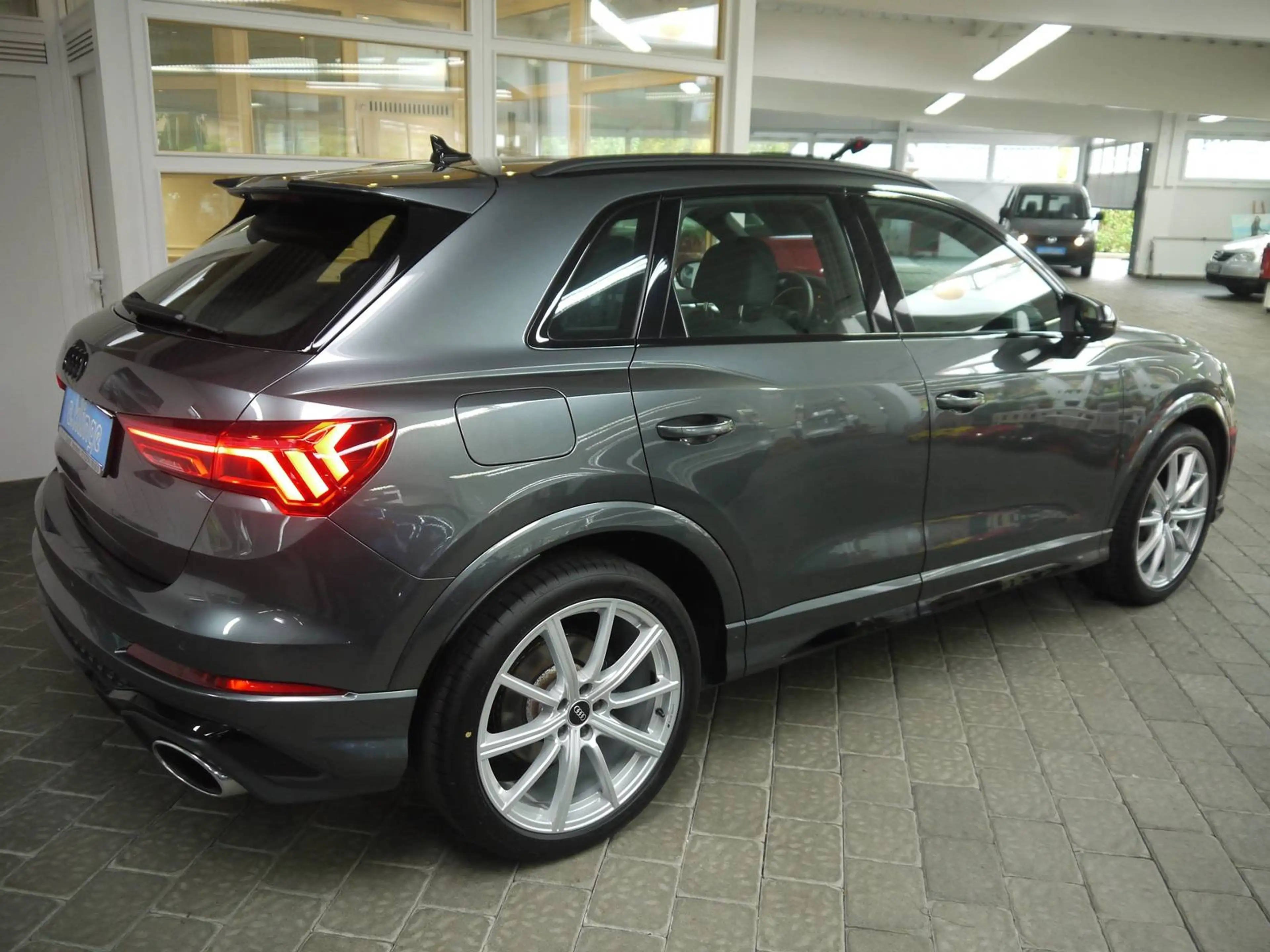 Audi RS Q3 2.5 TFSI quattro — photo 2
