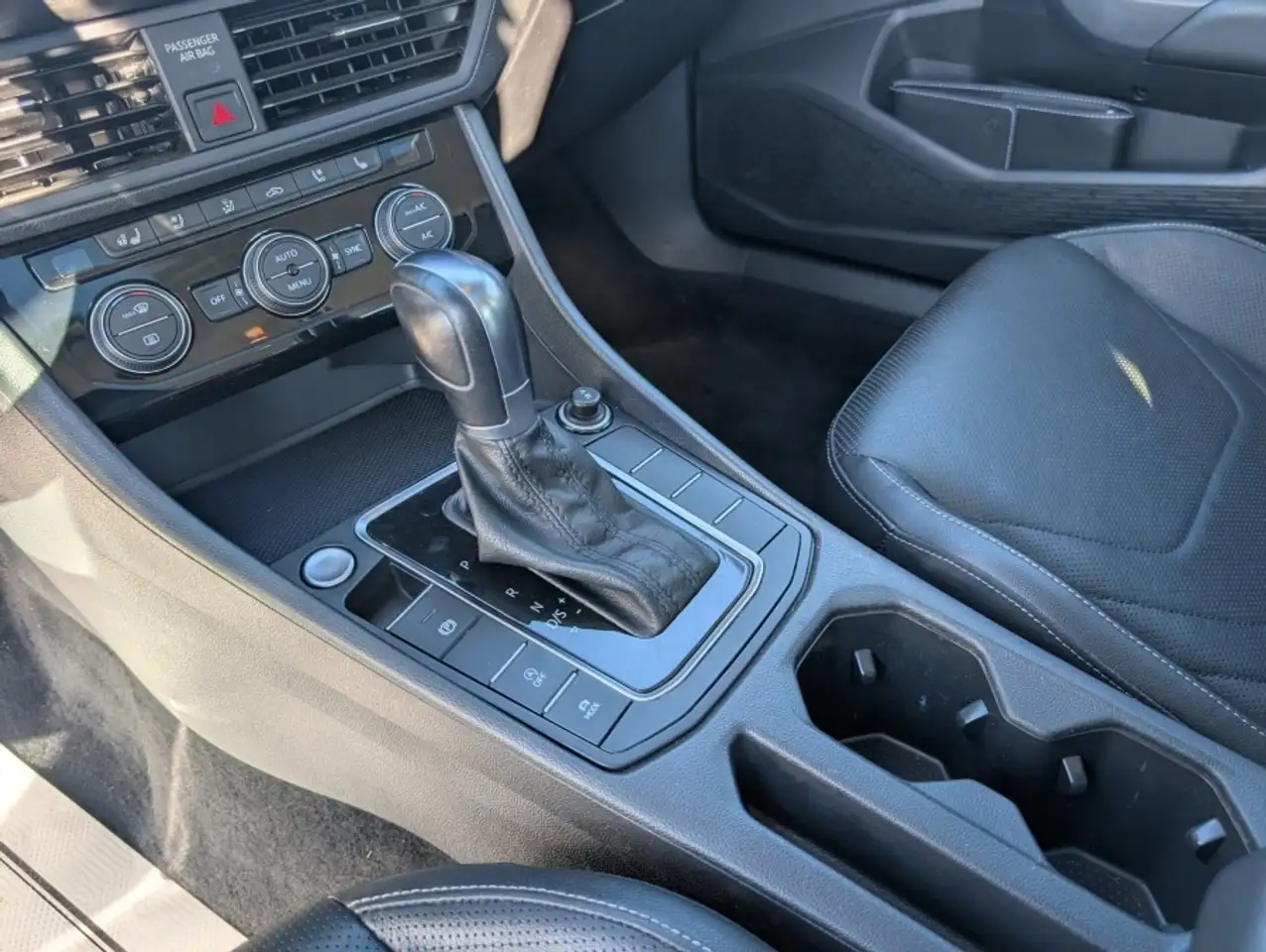 Volkswagen Jetta снимка Volkswagen Jetta