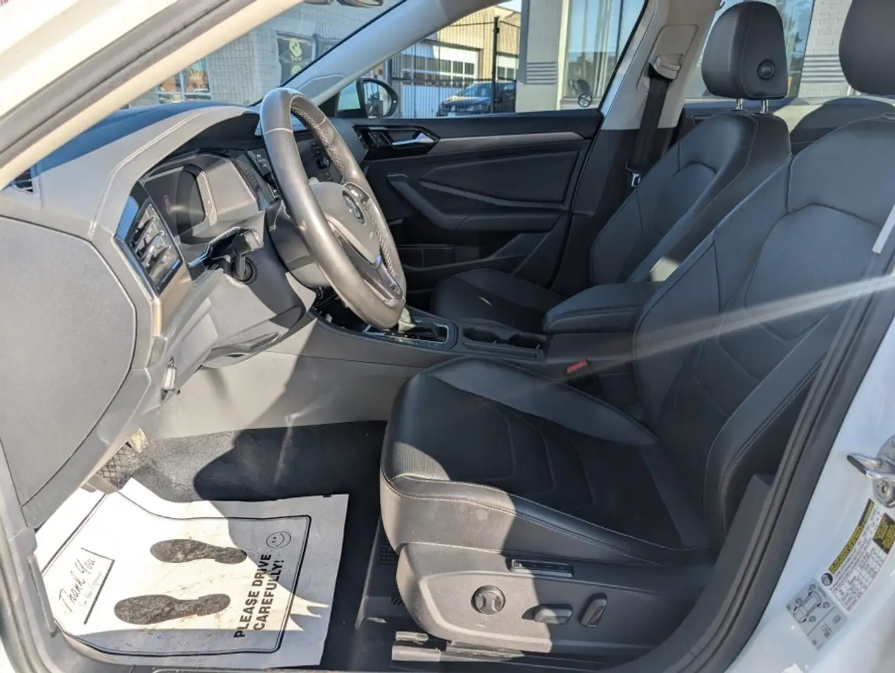 Volkswagen Jetta снимка Volkswagen Jetta