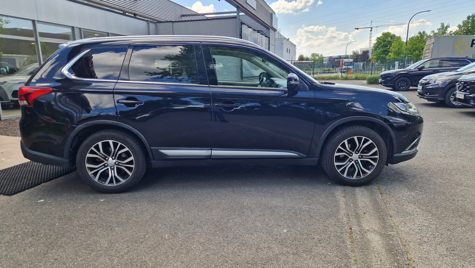 Mitsubishi Outlander 2.0i 2WD Intense  beetje schade ONLY PROFESSIONAL Negro - 2