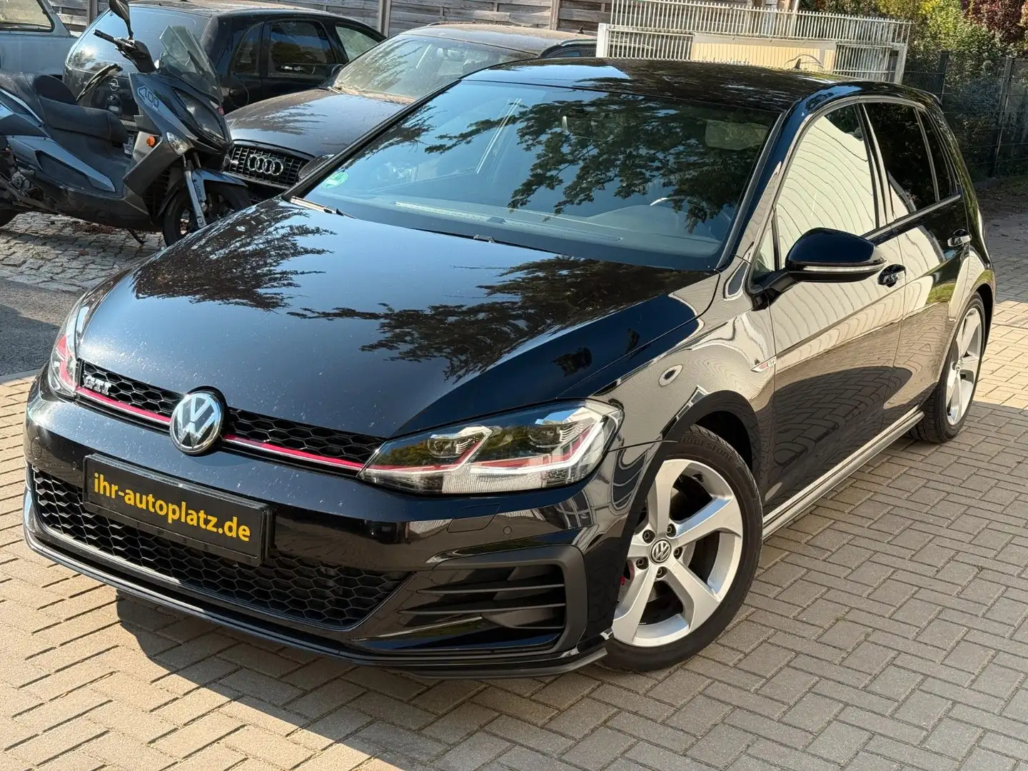 Volkswagen Golf VII 2.0 TFSI Lim. GTI Navi Schwarz - 1