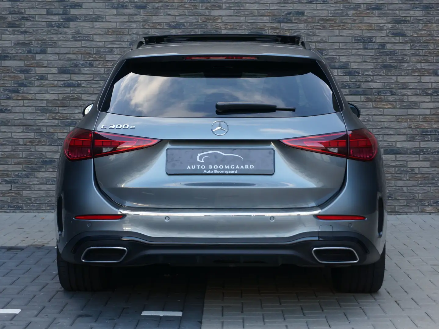 Mercedes-Benz C 300 e AMG | Panoramadak Trkhaak HeadUp 360'Cam. Memory Grijs - 2