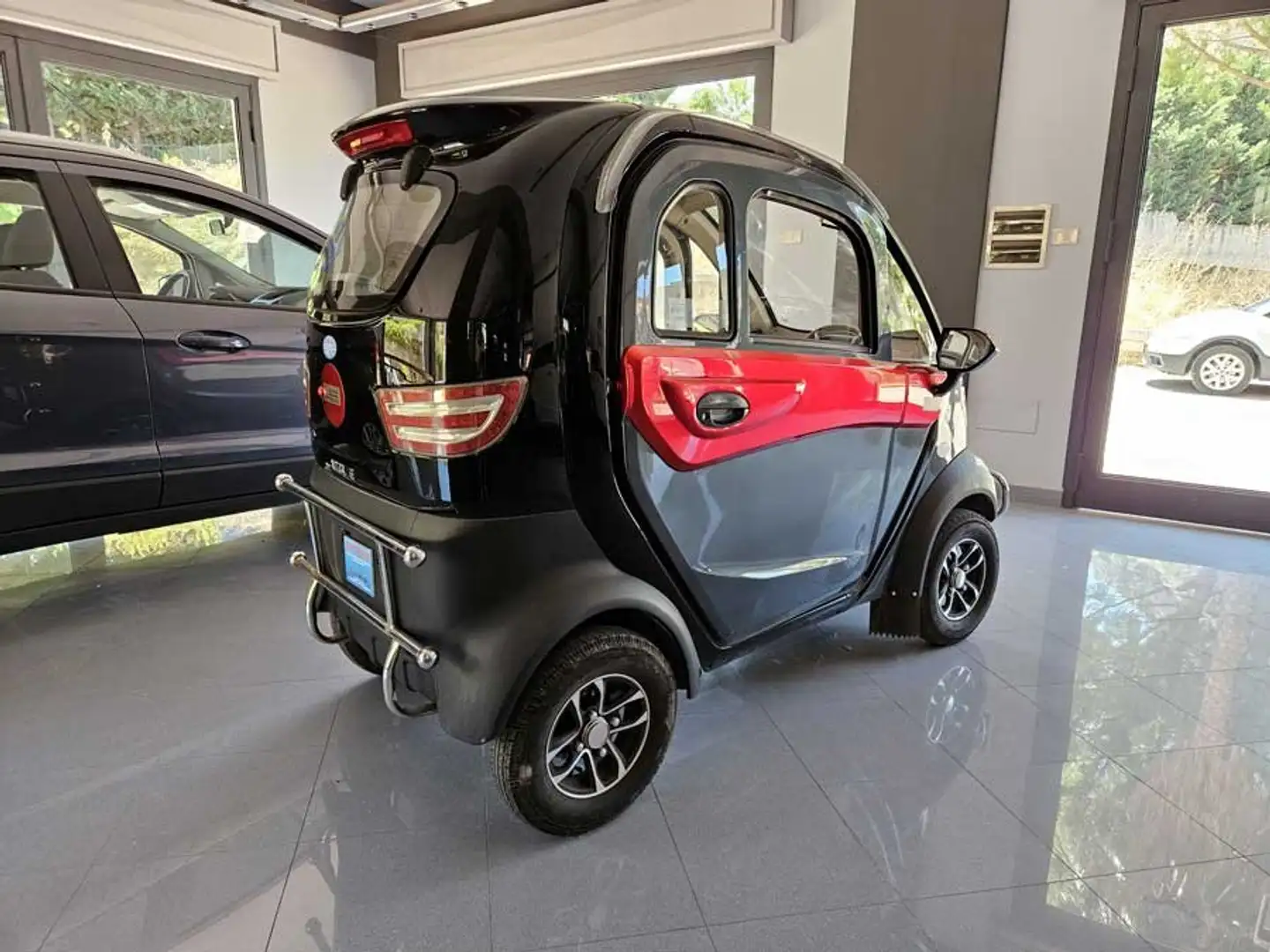 Altro Quadix Quadriciclo elettrico con cabina Rosso - 2