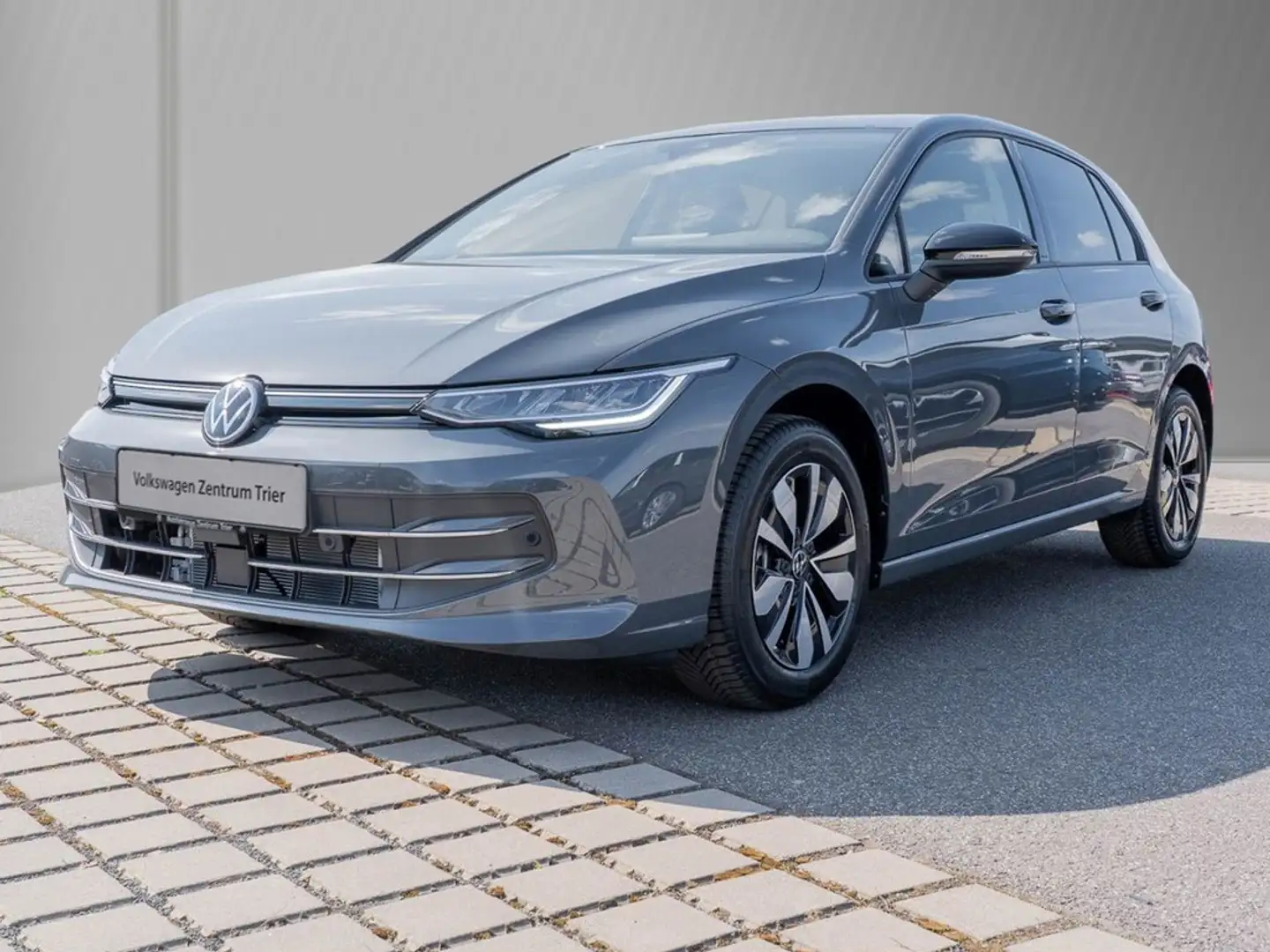 Volkswagen Golf VIII Lim. 1.5 eTSI DSG Goal Grau - 2
