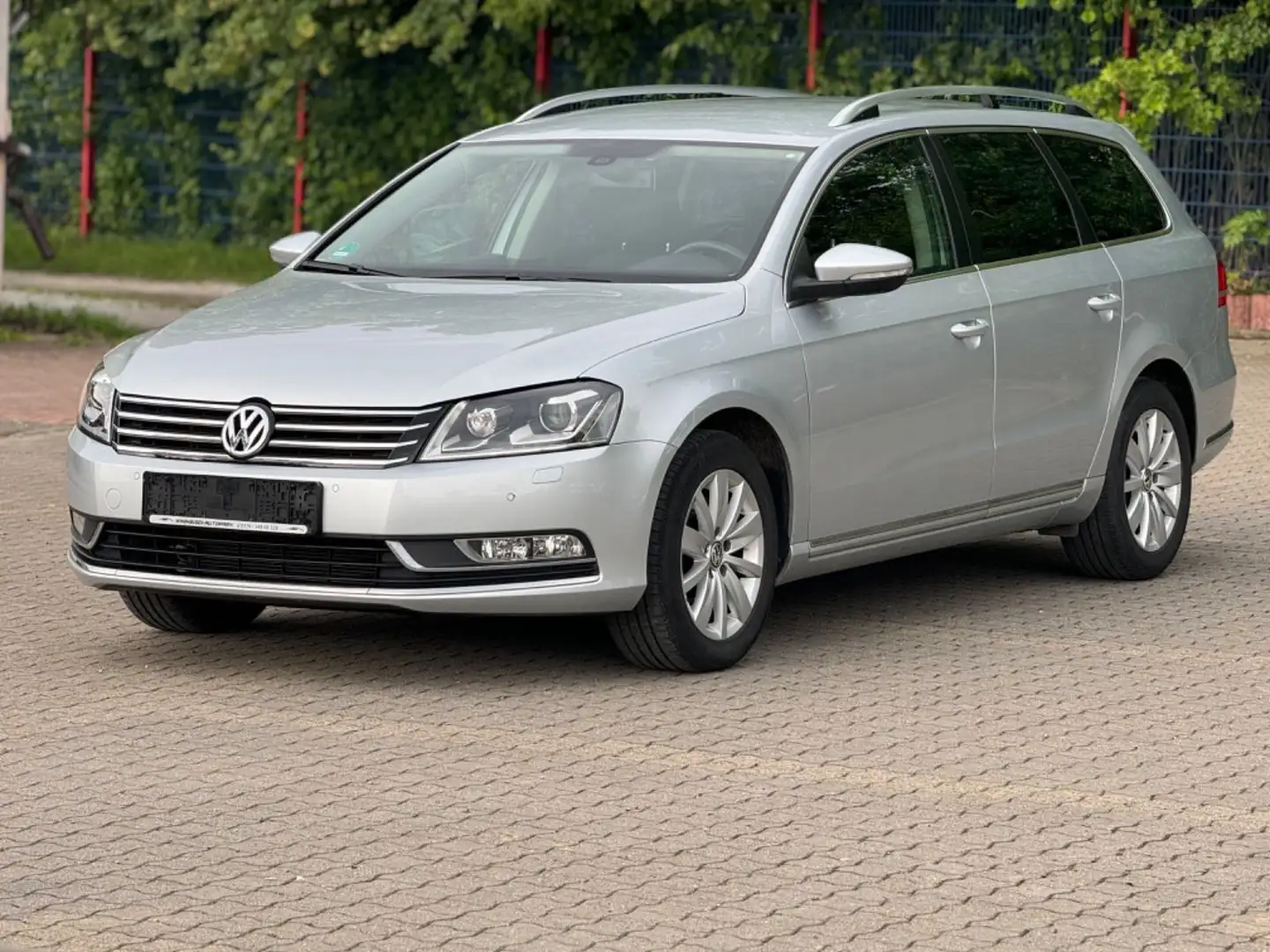 Volkswagen Passat 2.0 TDI Kombi *NAVI *XENON *140 PS Argintiu - 1