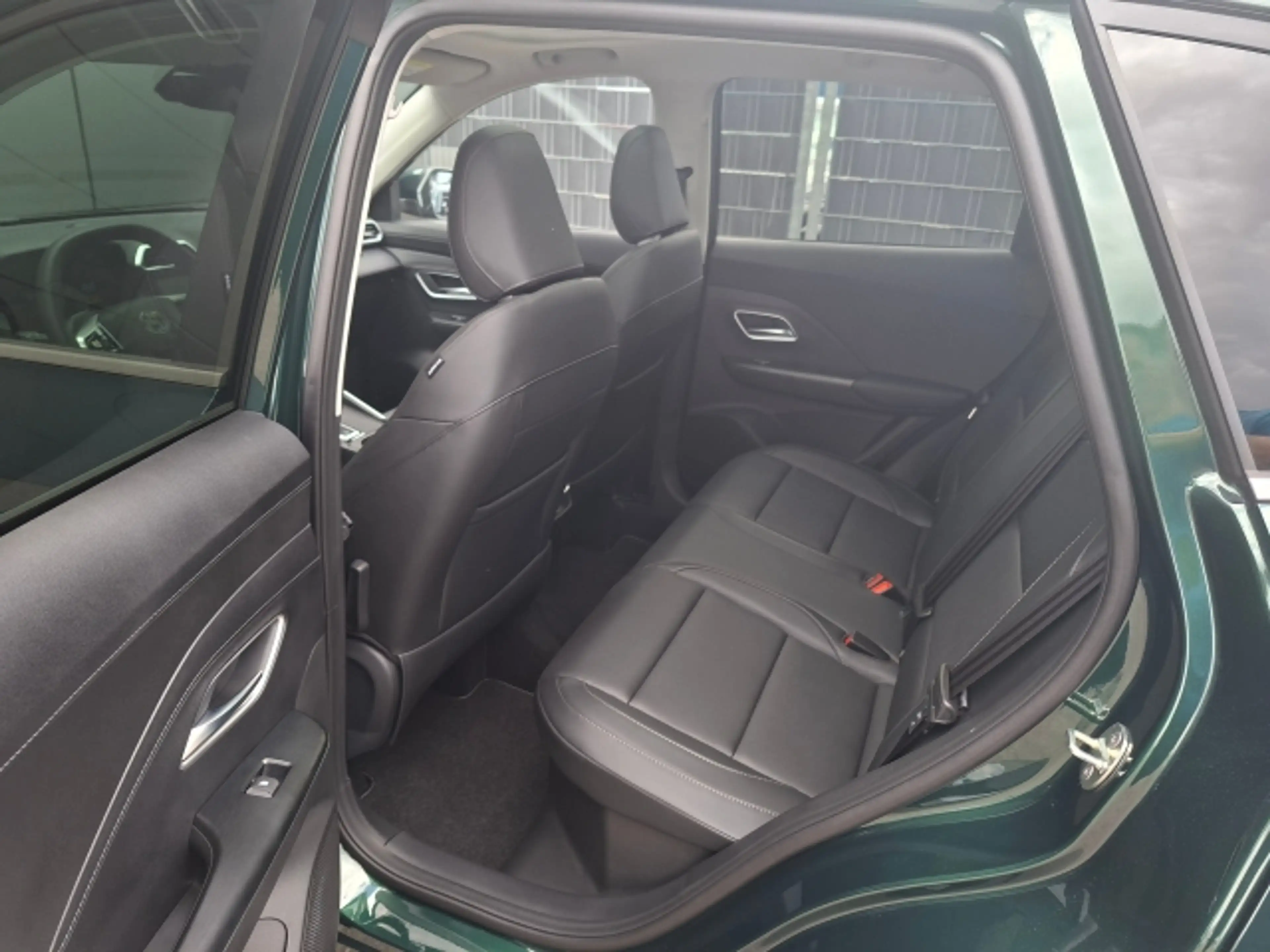 MG ZS HEV Luxury MY26 — photo 11