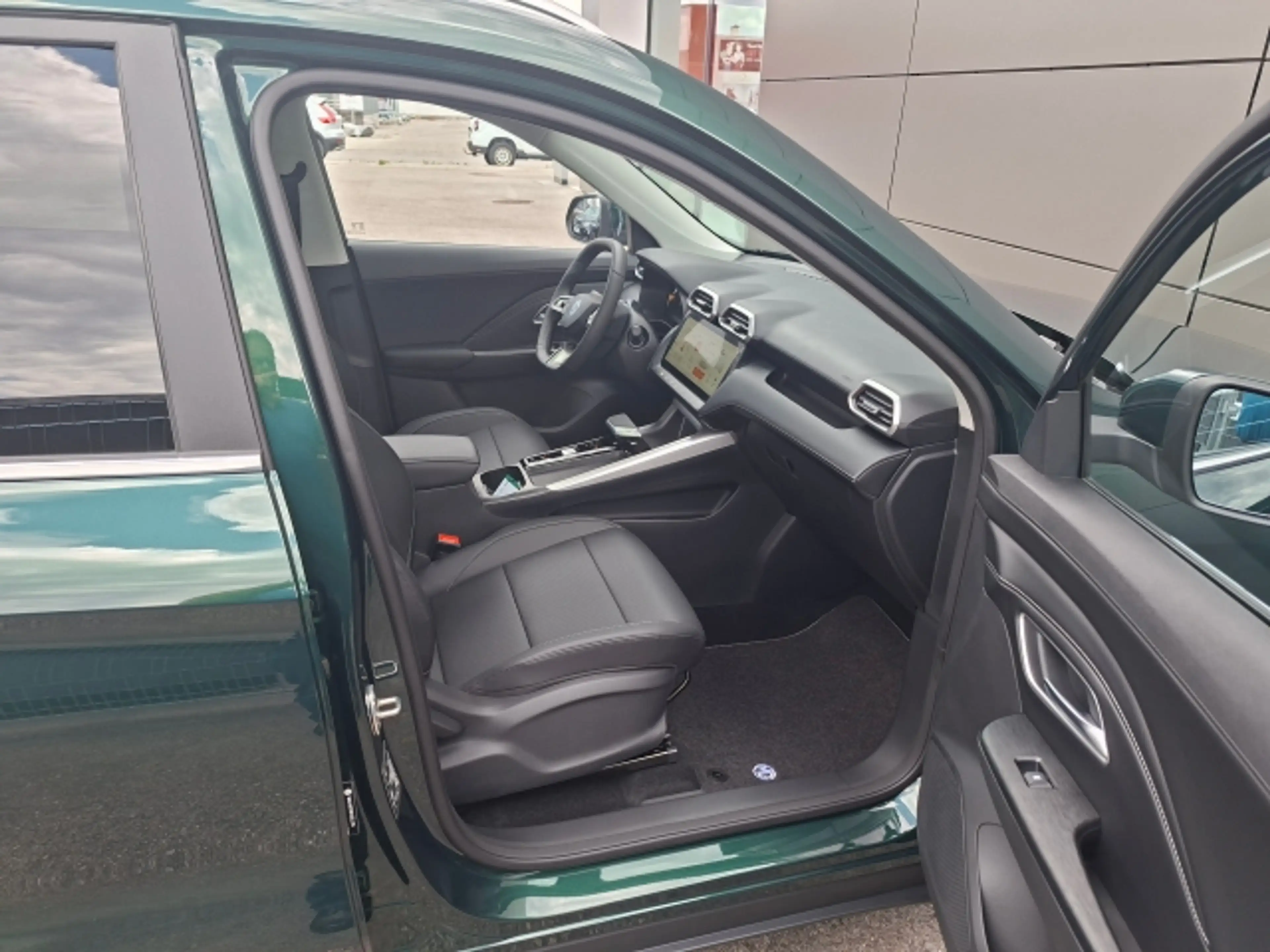 MG ZS HEV Luxury MY26 — photo 9