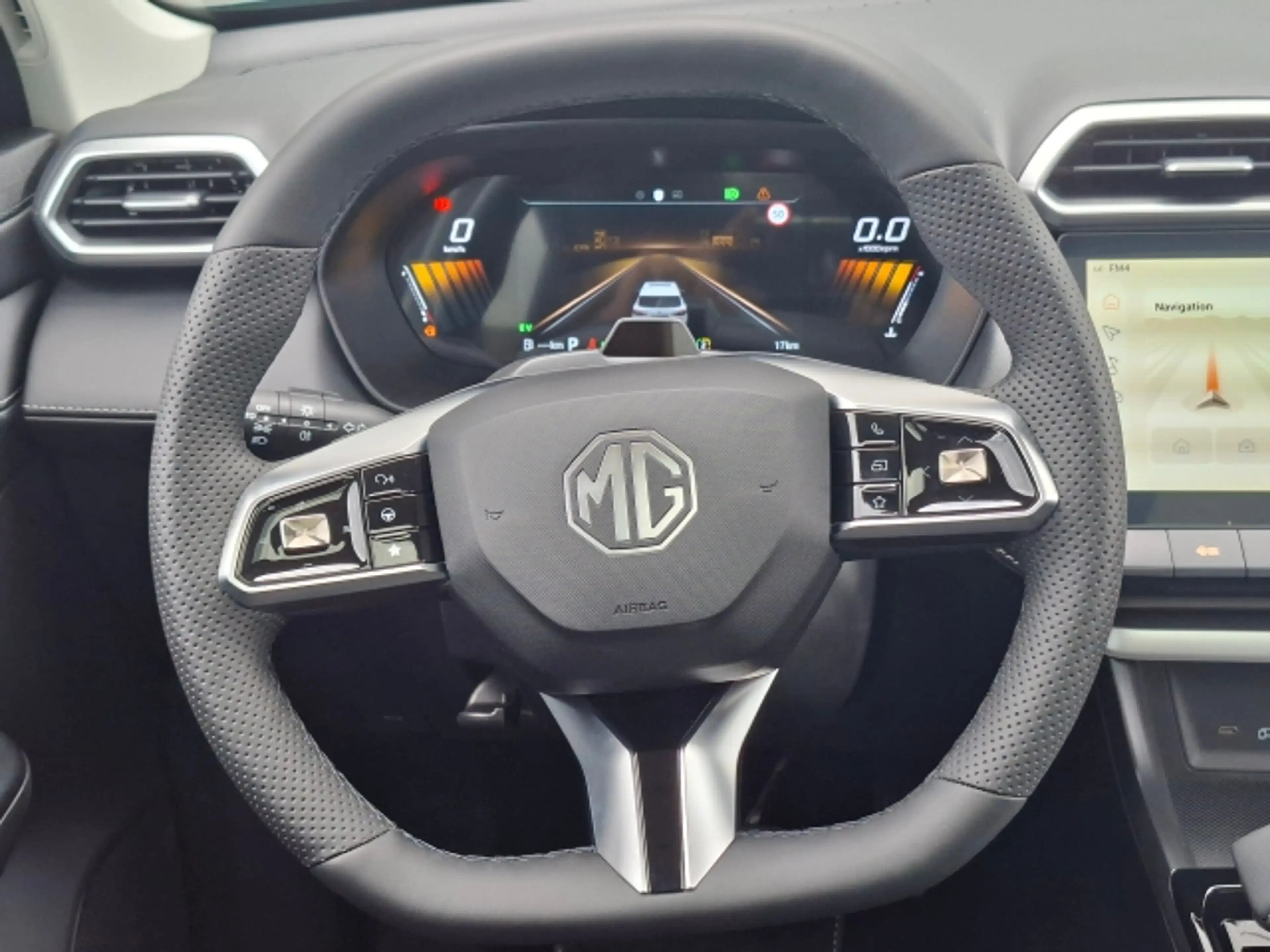 MG ZS HEV Luxury MY26 — photo 14