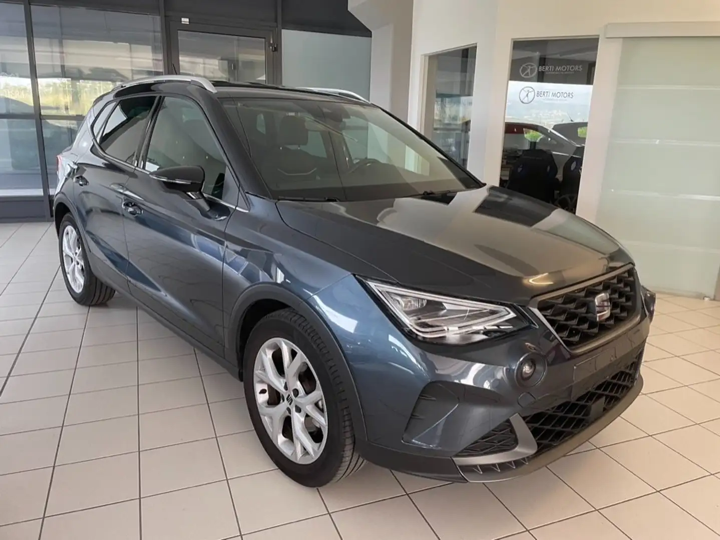 SEAT Arona Arona 1.0 ecotsi FR 95cv NEW PATENTATI Gris - 1