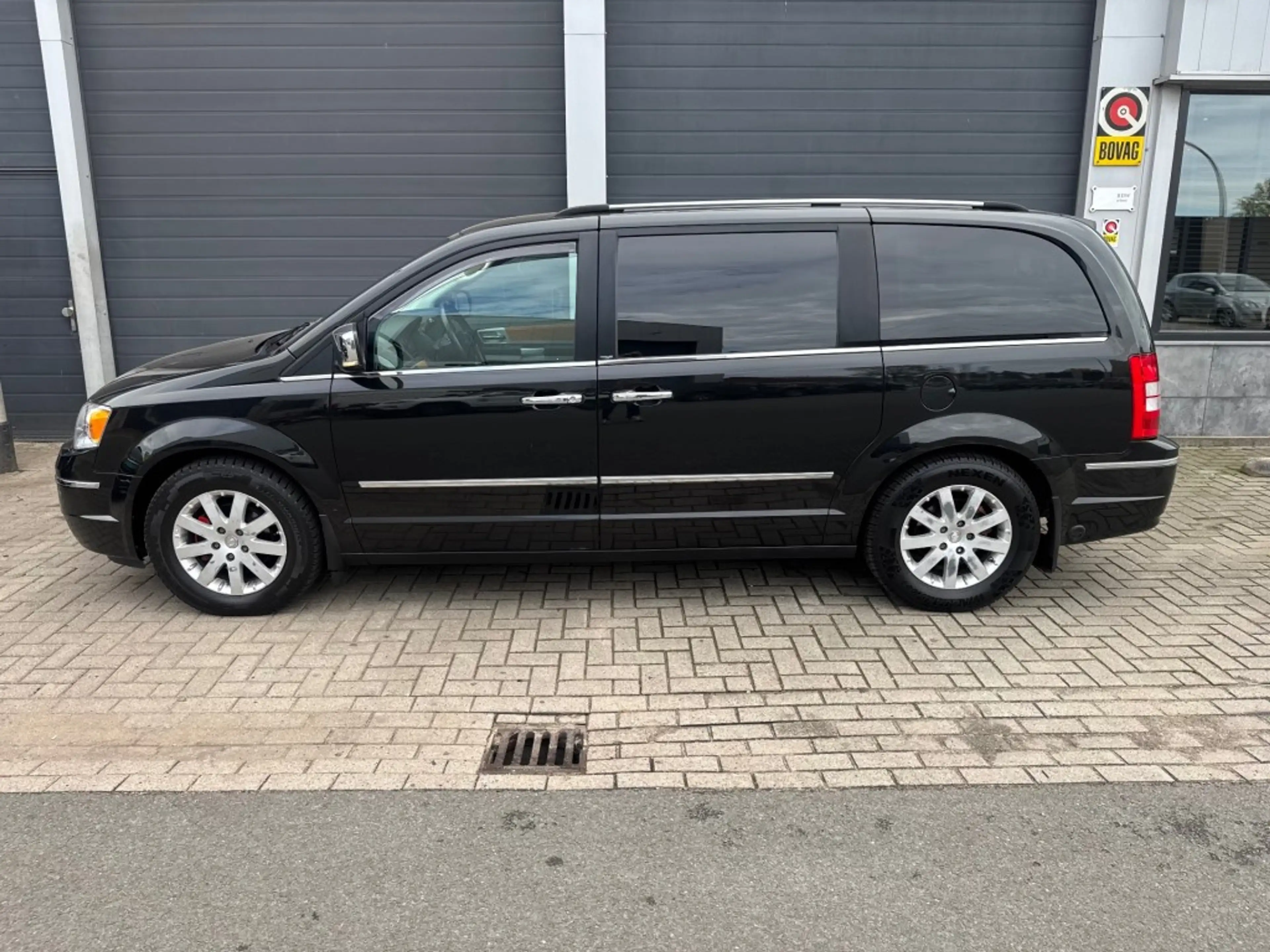 Chrysler Grand Voyager 3.8i LIMITED — photo 6