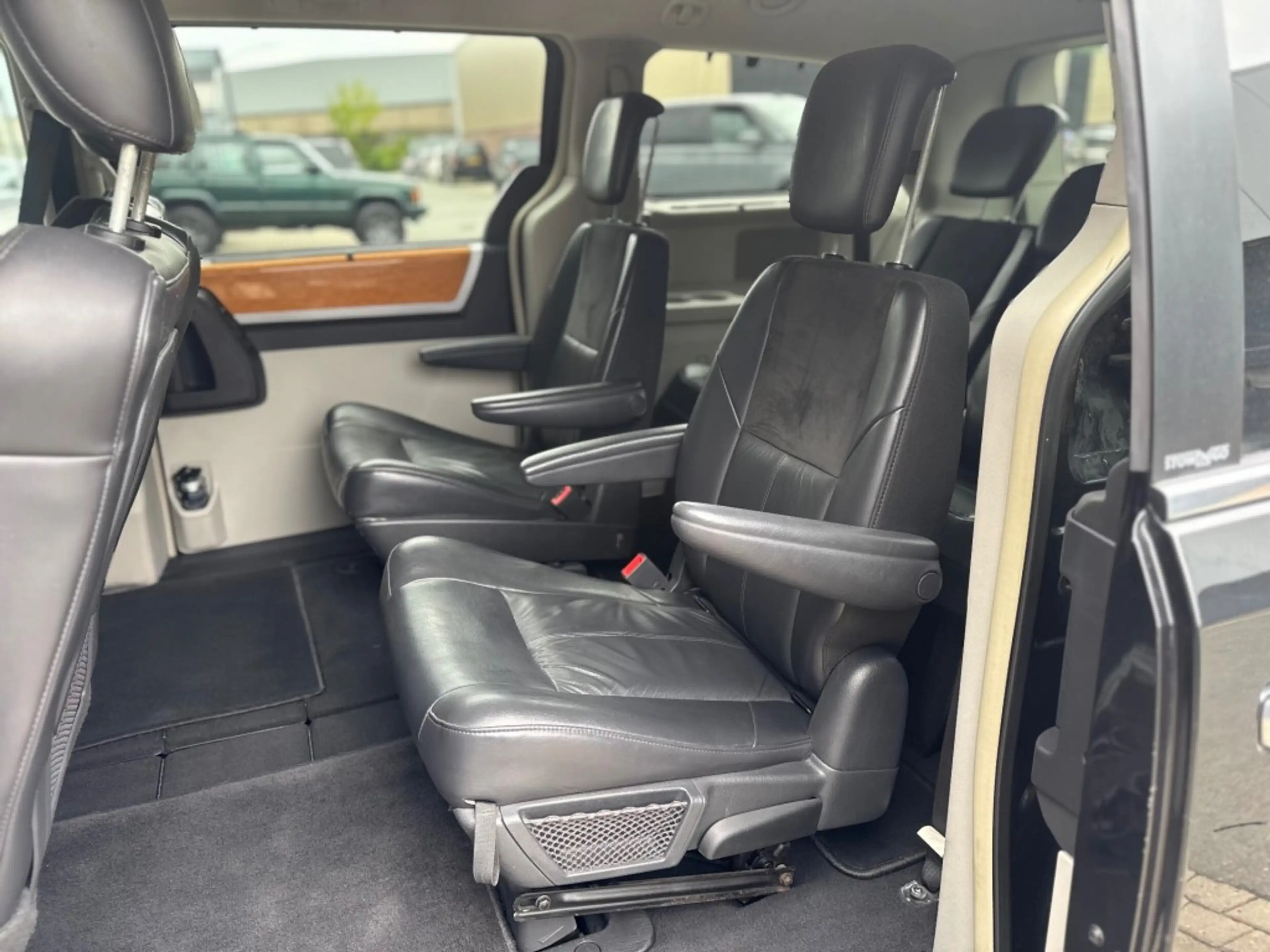 Chrysler Grand Voyager 3.8i LIMITED — photo 10