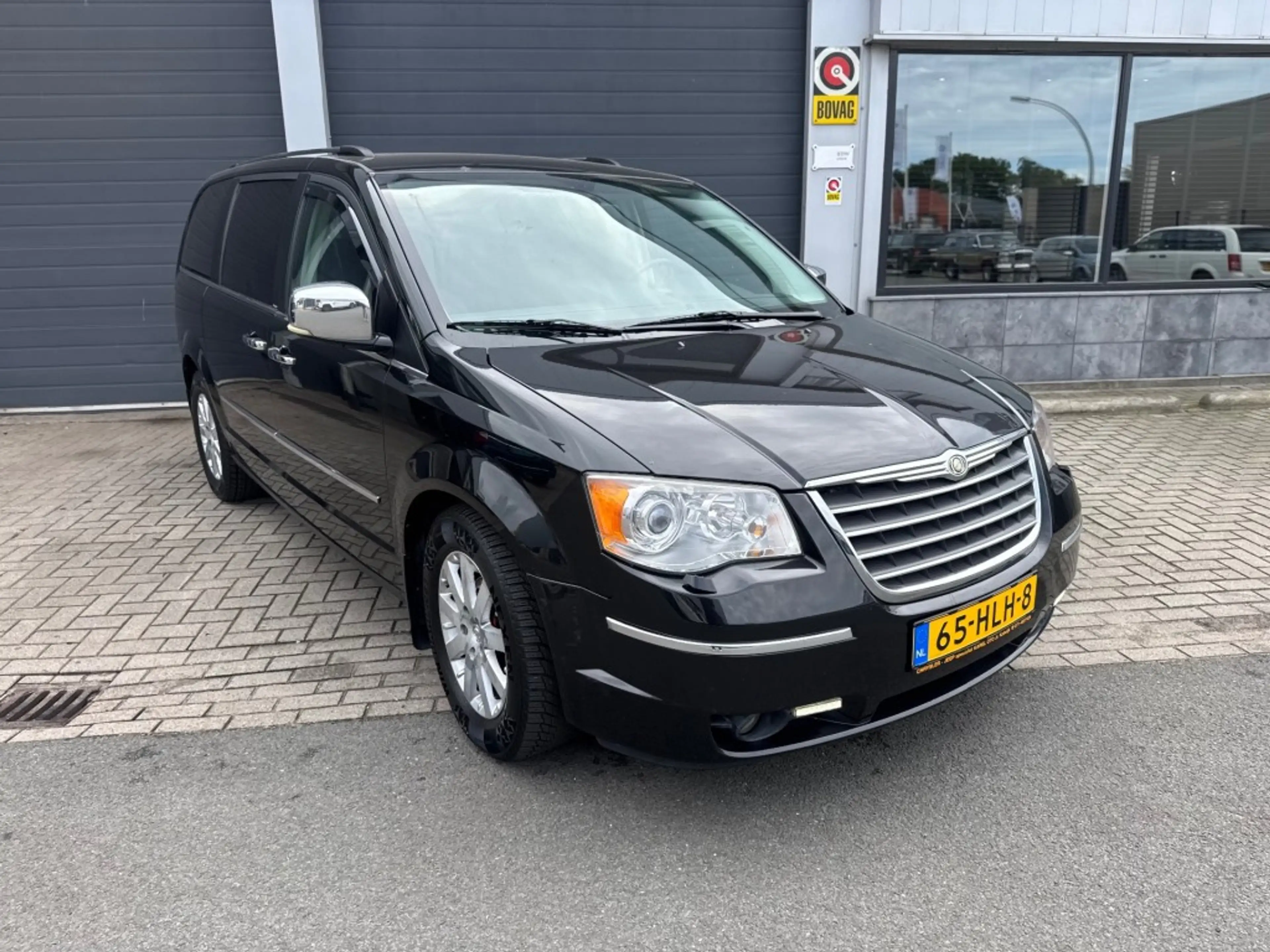 Chrysler Grand Voyager 3.8i LIMITED — photo 2