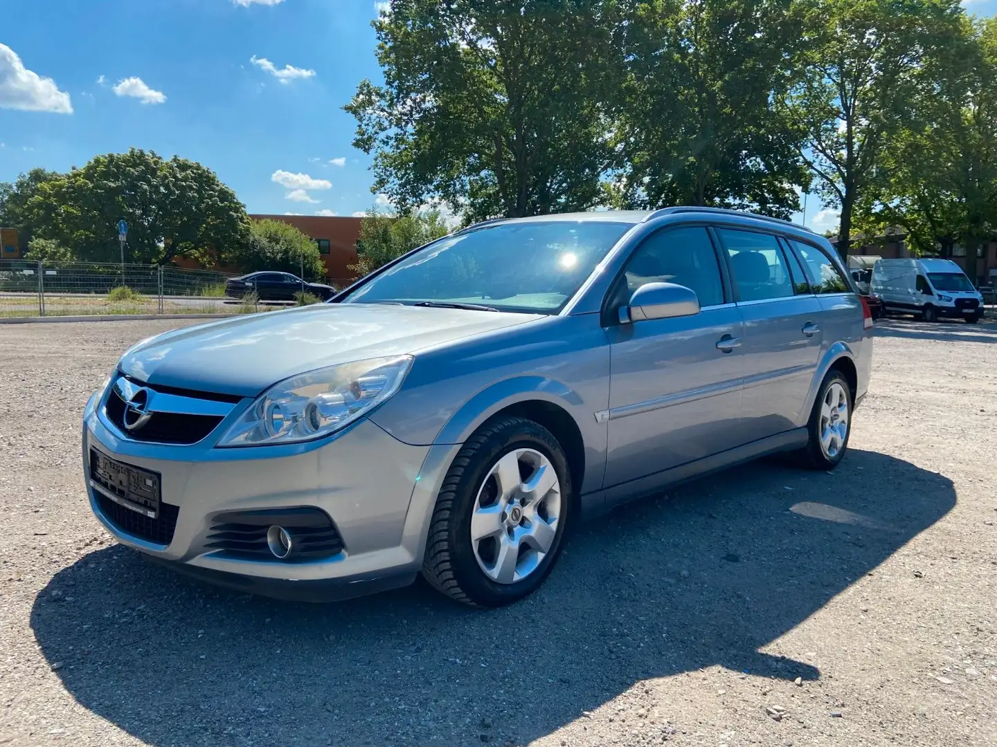 Opel Vectra C 1.8 Caravan Edition Klima Radio/CD AHK Plateado - 1
