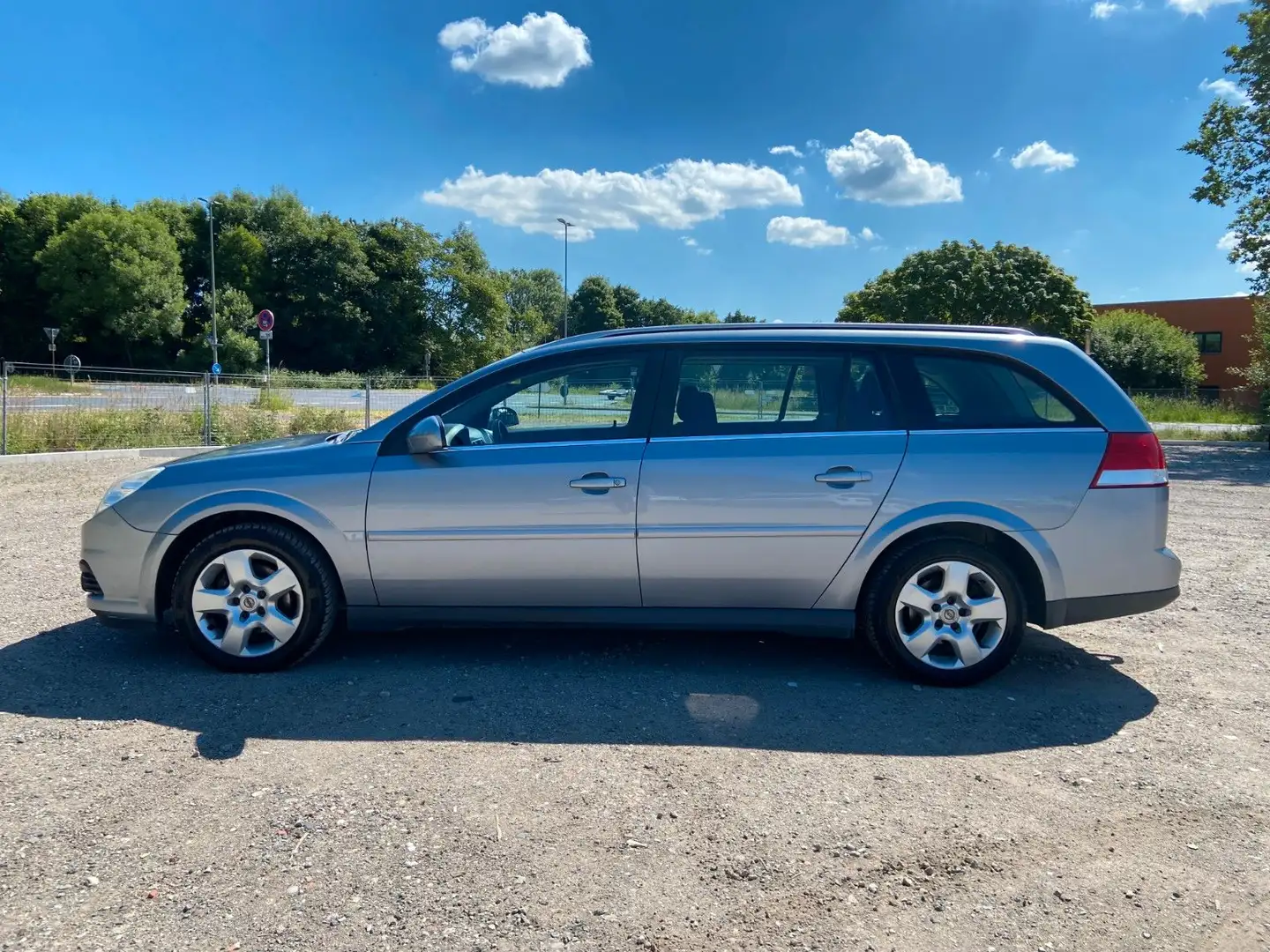Opel Vectra C 1.8 Caravan Edition Klima Radio/CD AHK Plateado - 2