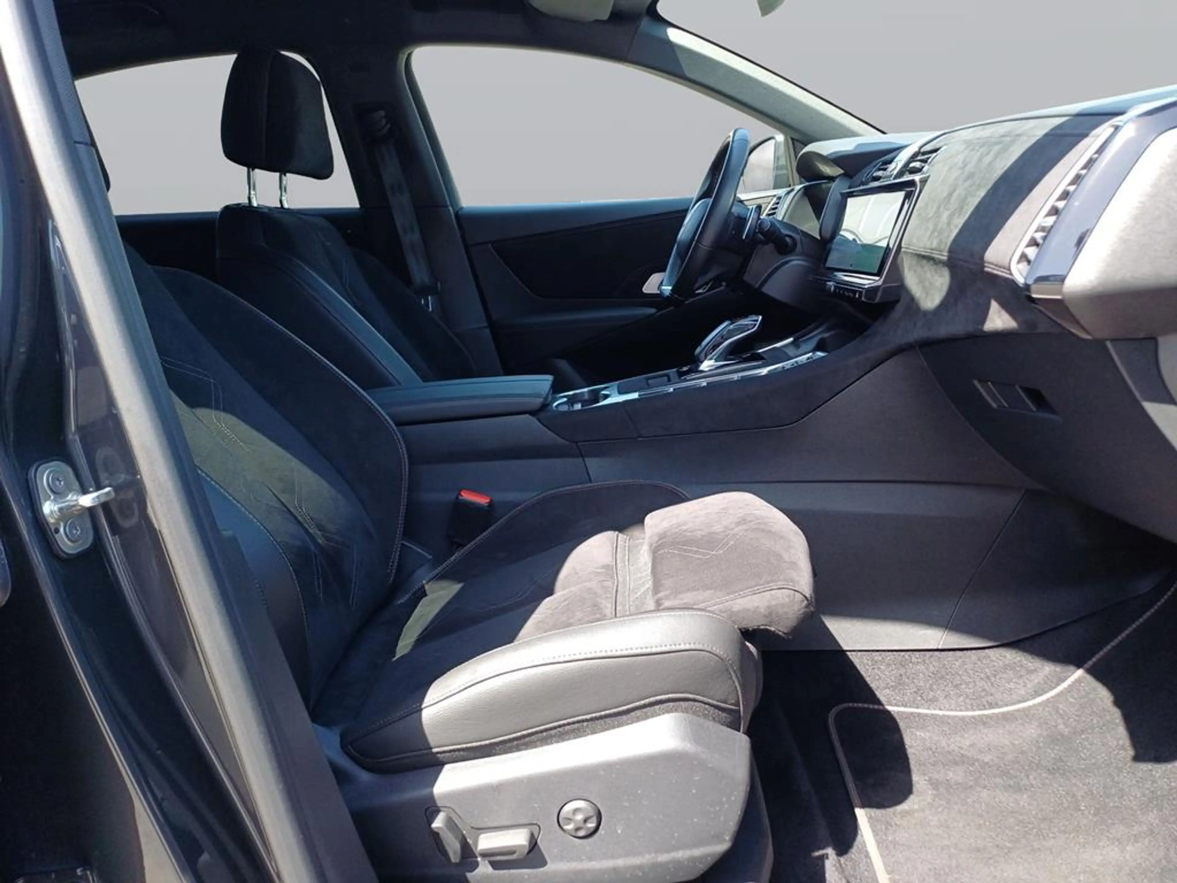 DS Automobiles DS 7 Performance Line+ Blue HDI 130 — photo 10