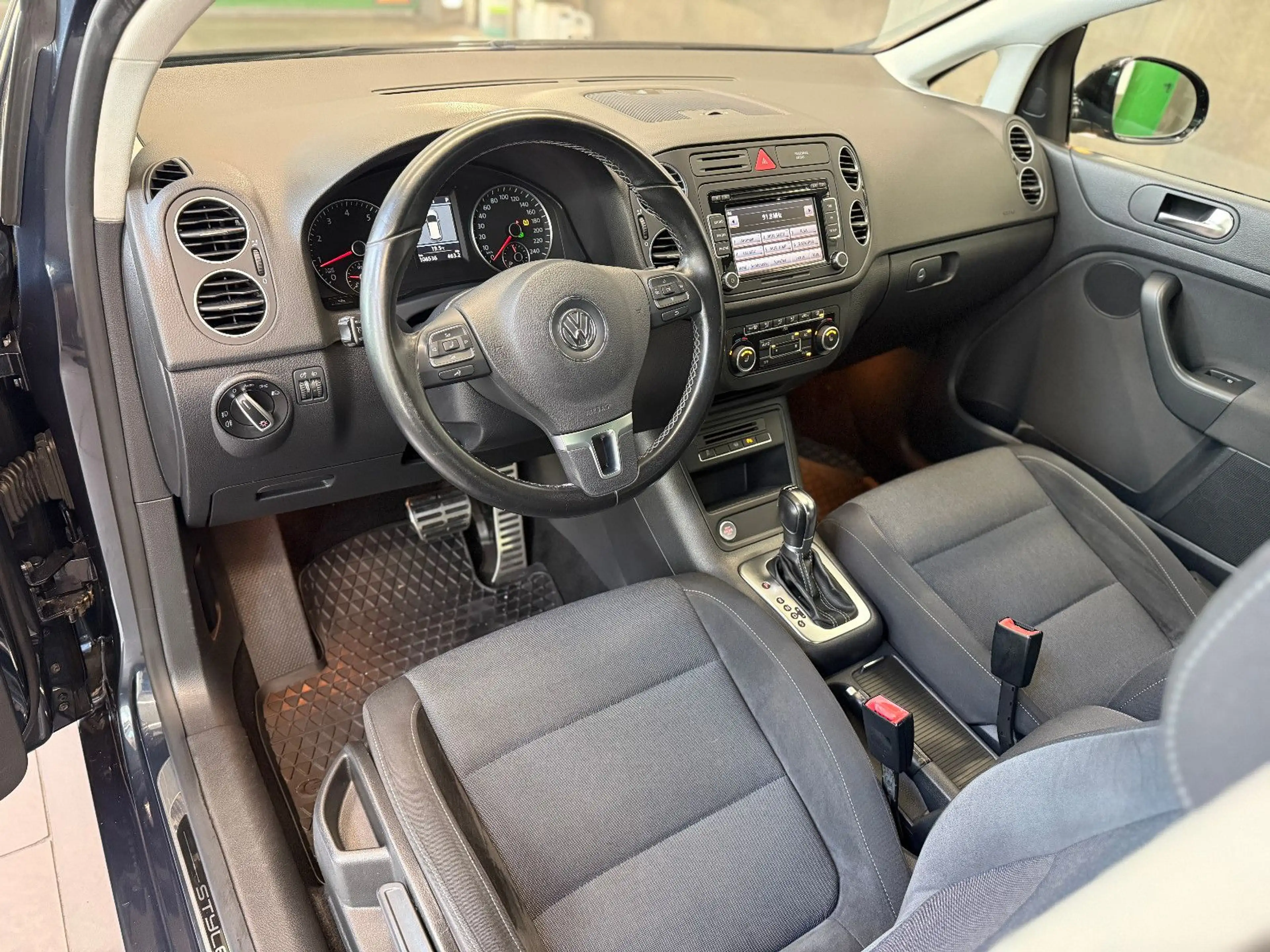 Volkswagen Golf Plus VI Style DSG STHZG AHK SHZ PARKASSIST — photo 4