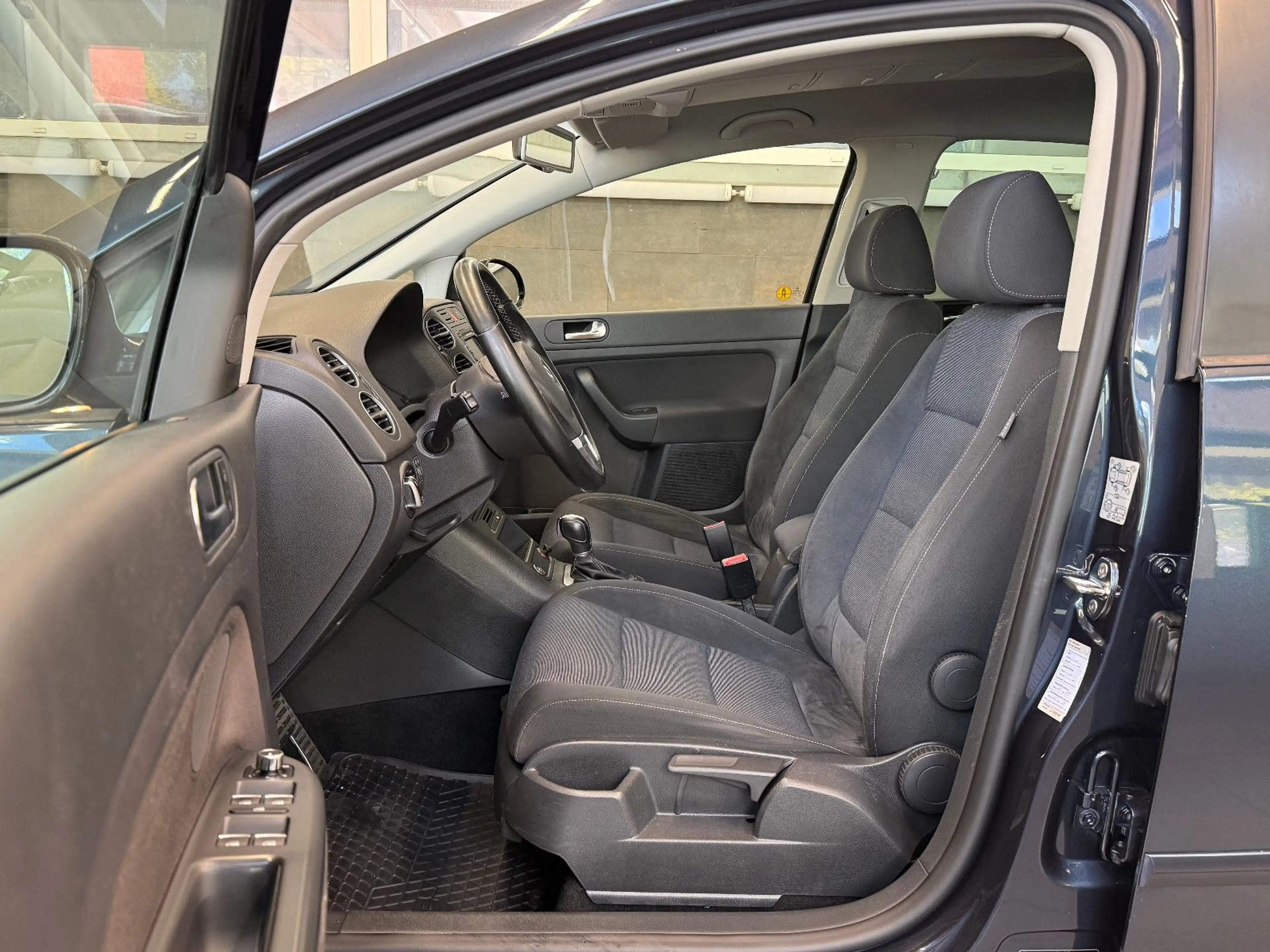 Volkswagen Golf Plus VI Style DSG STHZG AHK SHZ PARKASSIST — photo 2