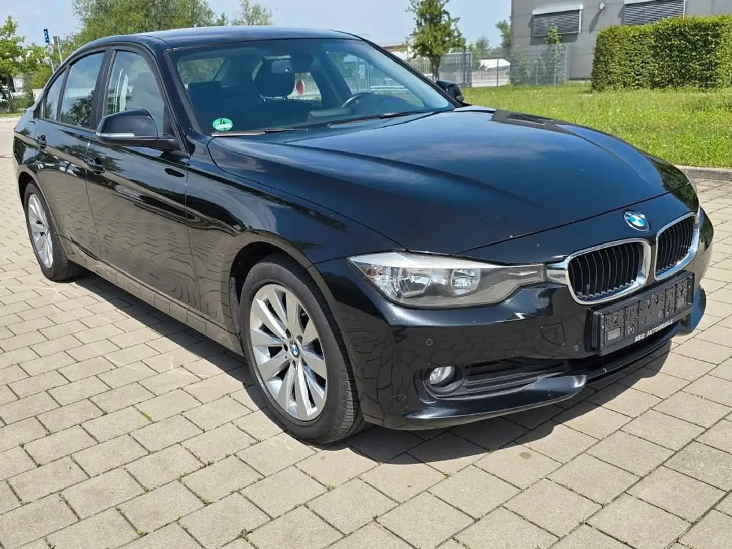 BMW 320 320d Blue Performance Modern Line Zwart - 1