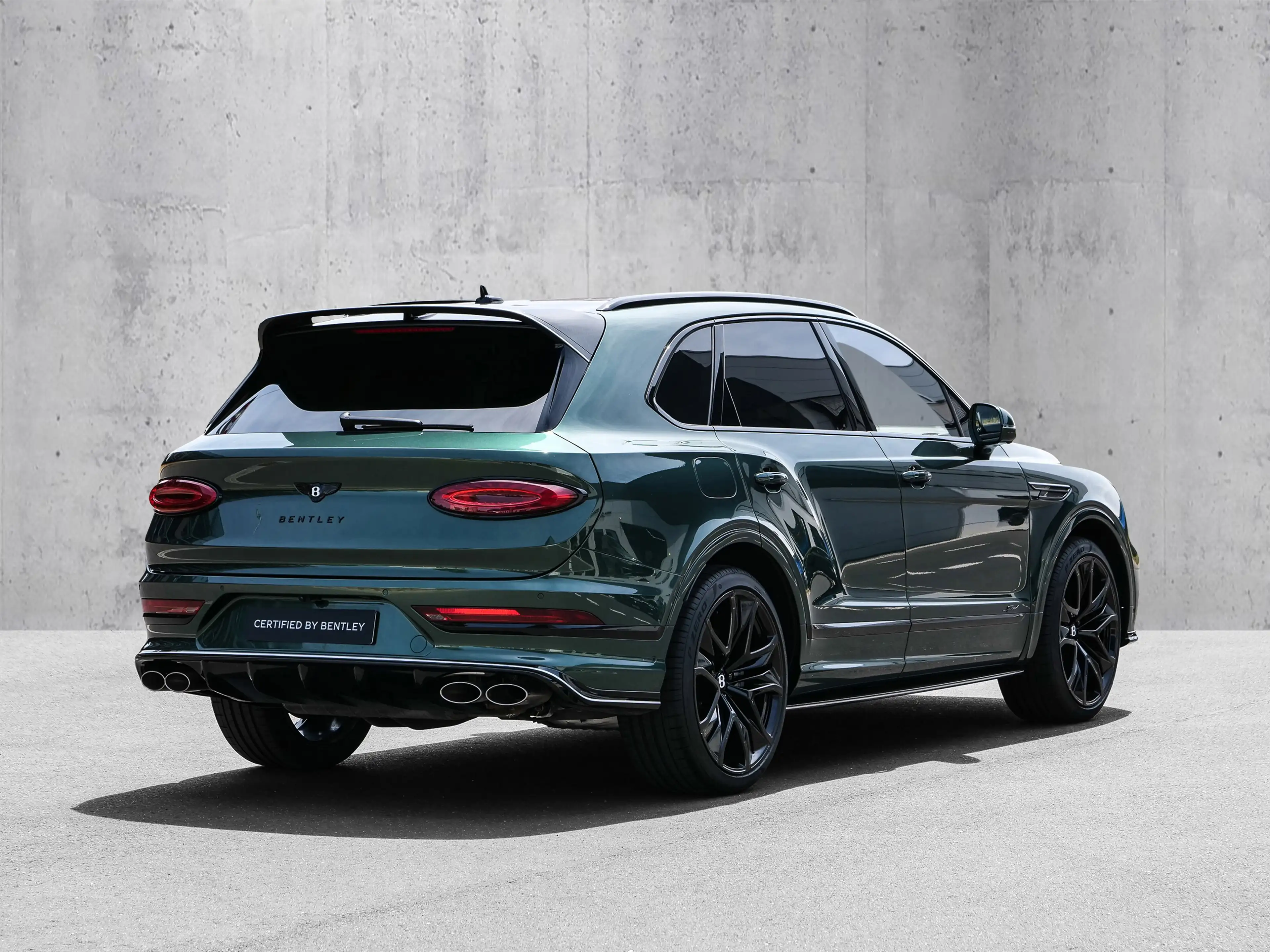 Bentley Bentayga Speed Light Emerald, Leather, Carbon — photo 3