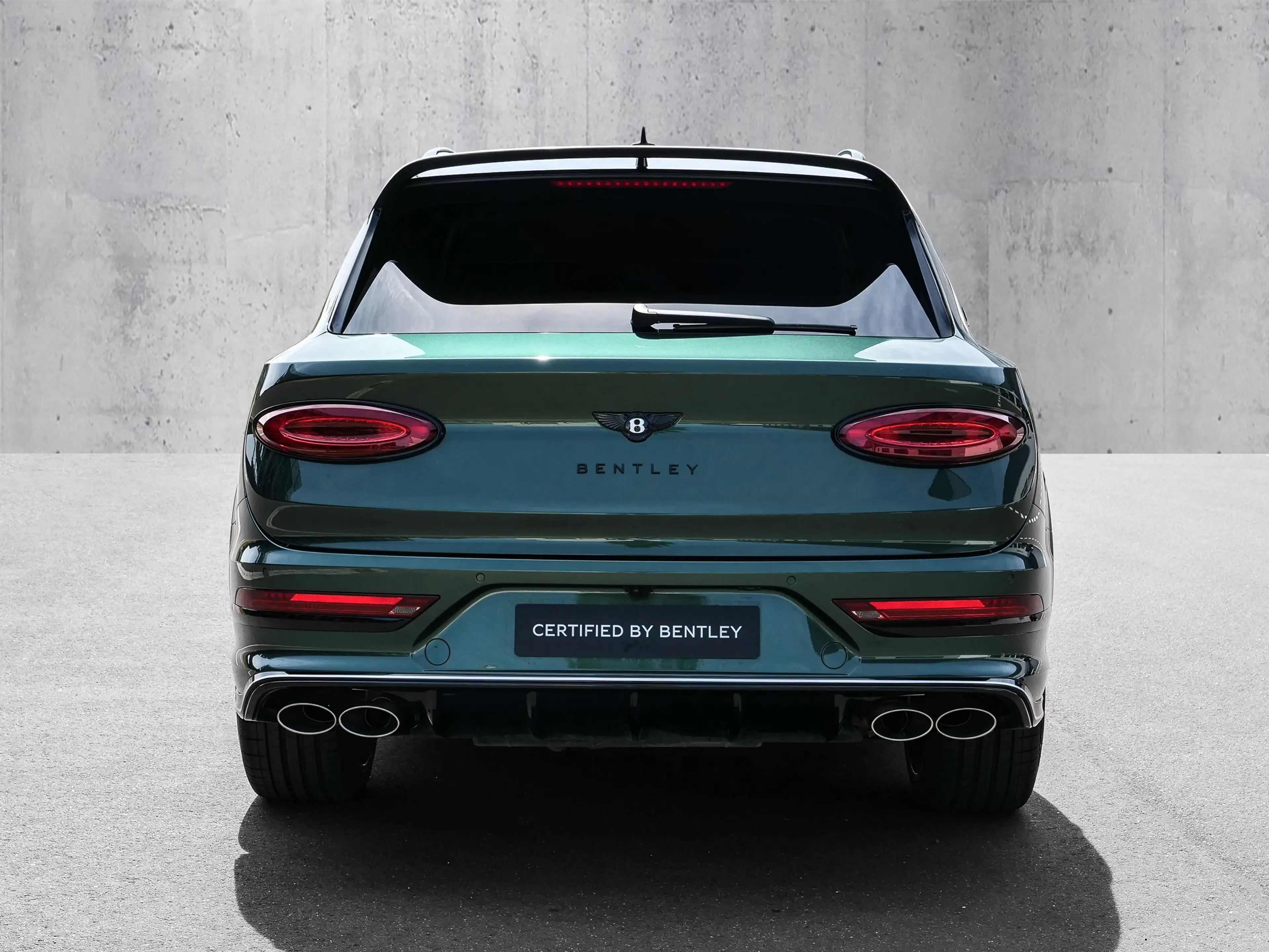 Bentley Bentayga Speed Light Emerald, Leather, Carbon — photo 4