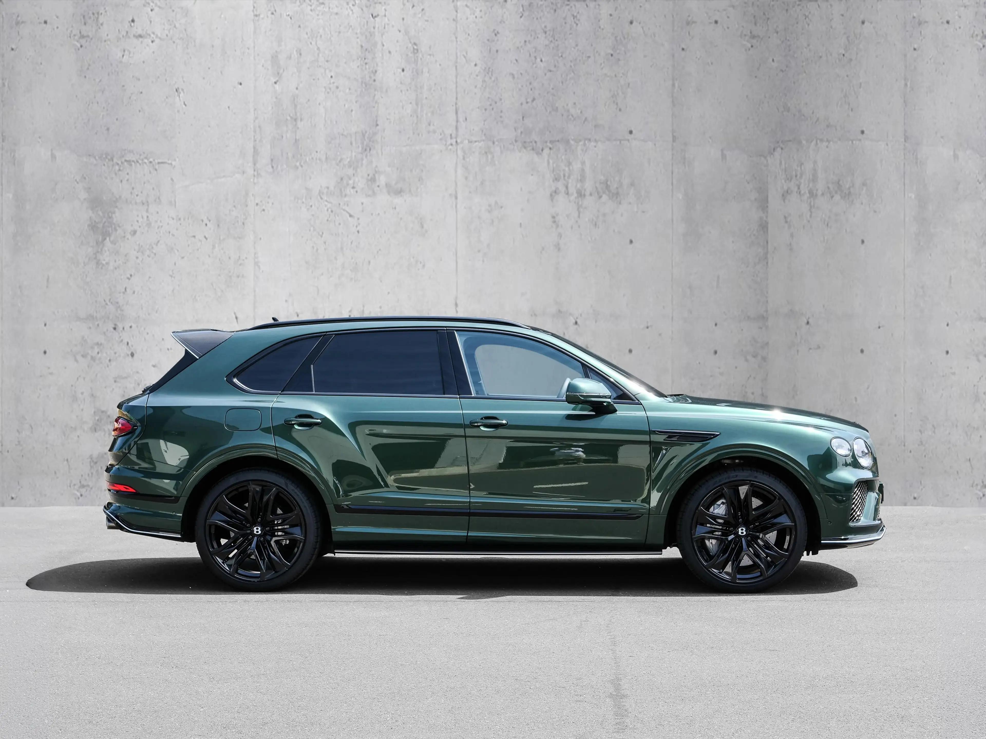 Bentley Bentayga Speed Light Emerald, Leather, Carbon — photo 2